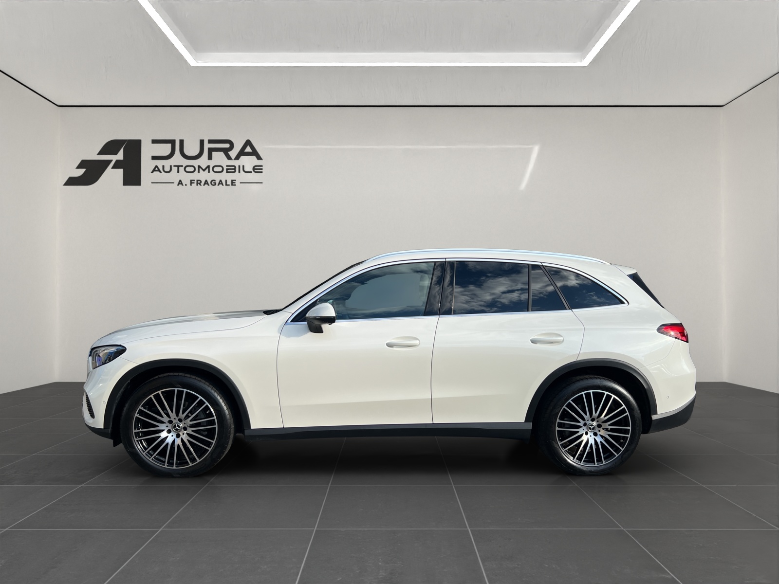 MERCEDES-BENZ GLC 220 d Avantgarde 4matic-image-2