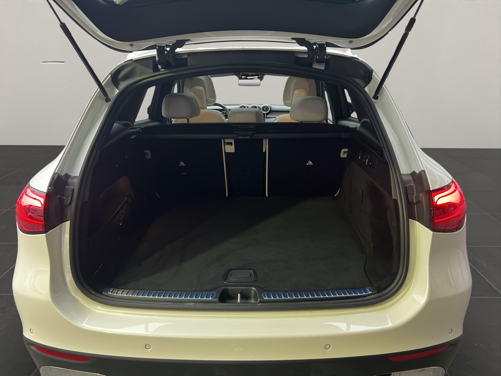 MERCEDES-BENZ GLC 220 d Avantgarde 4matic-image-12