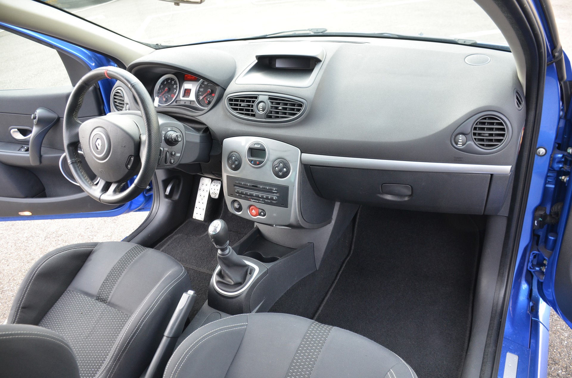 RENAULT Clio 2.0 16V Sport-image-13