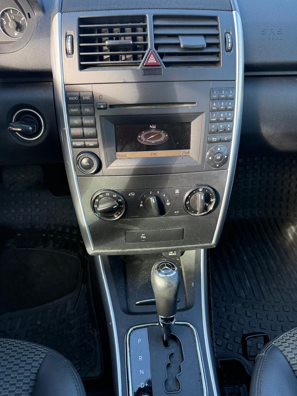MERCEDES-BENZ A 200 Elegance-image-9