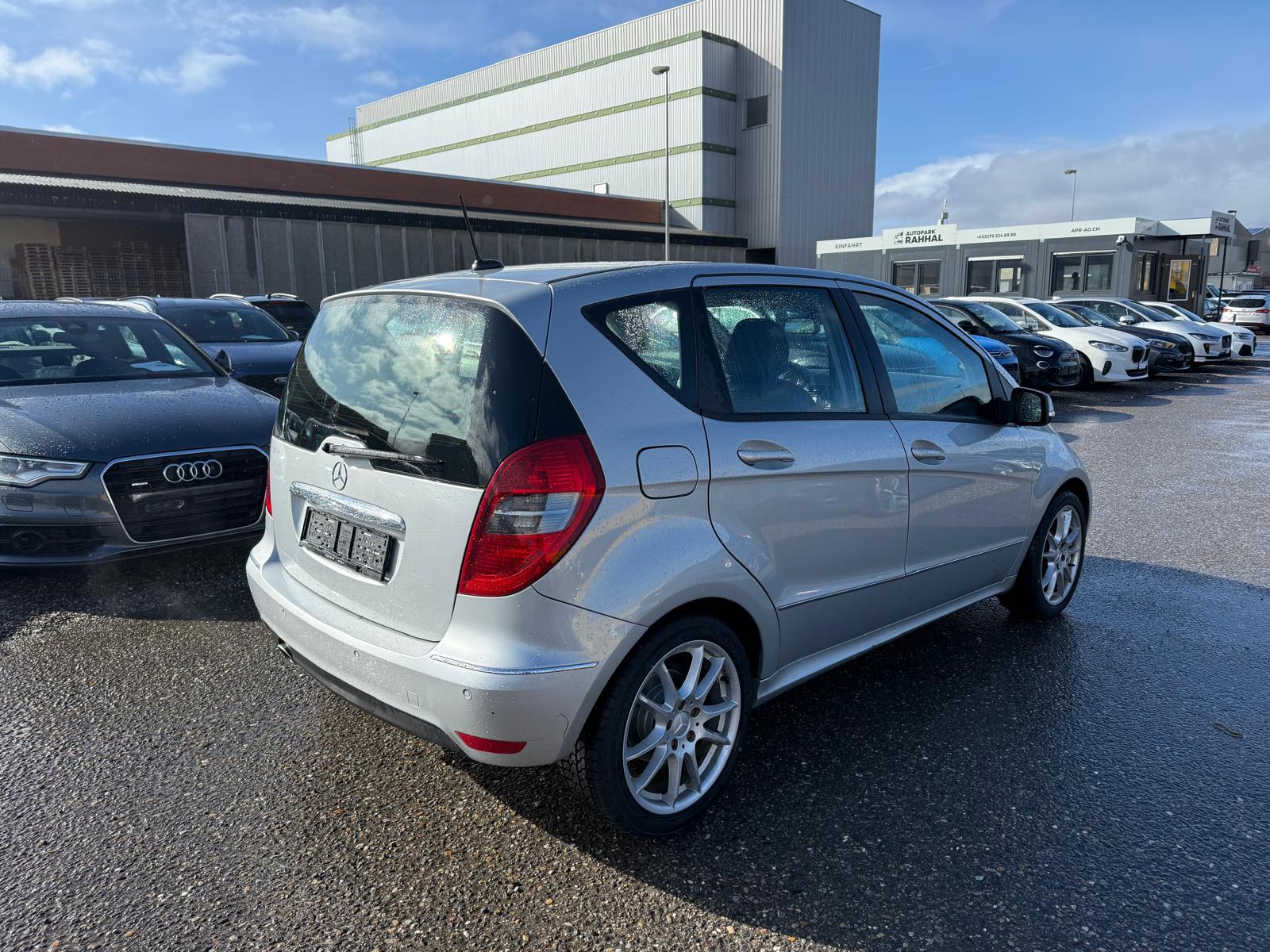 MERCEDES-BENZ A 200 Elegance-image-4