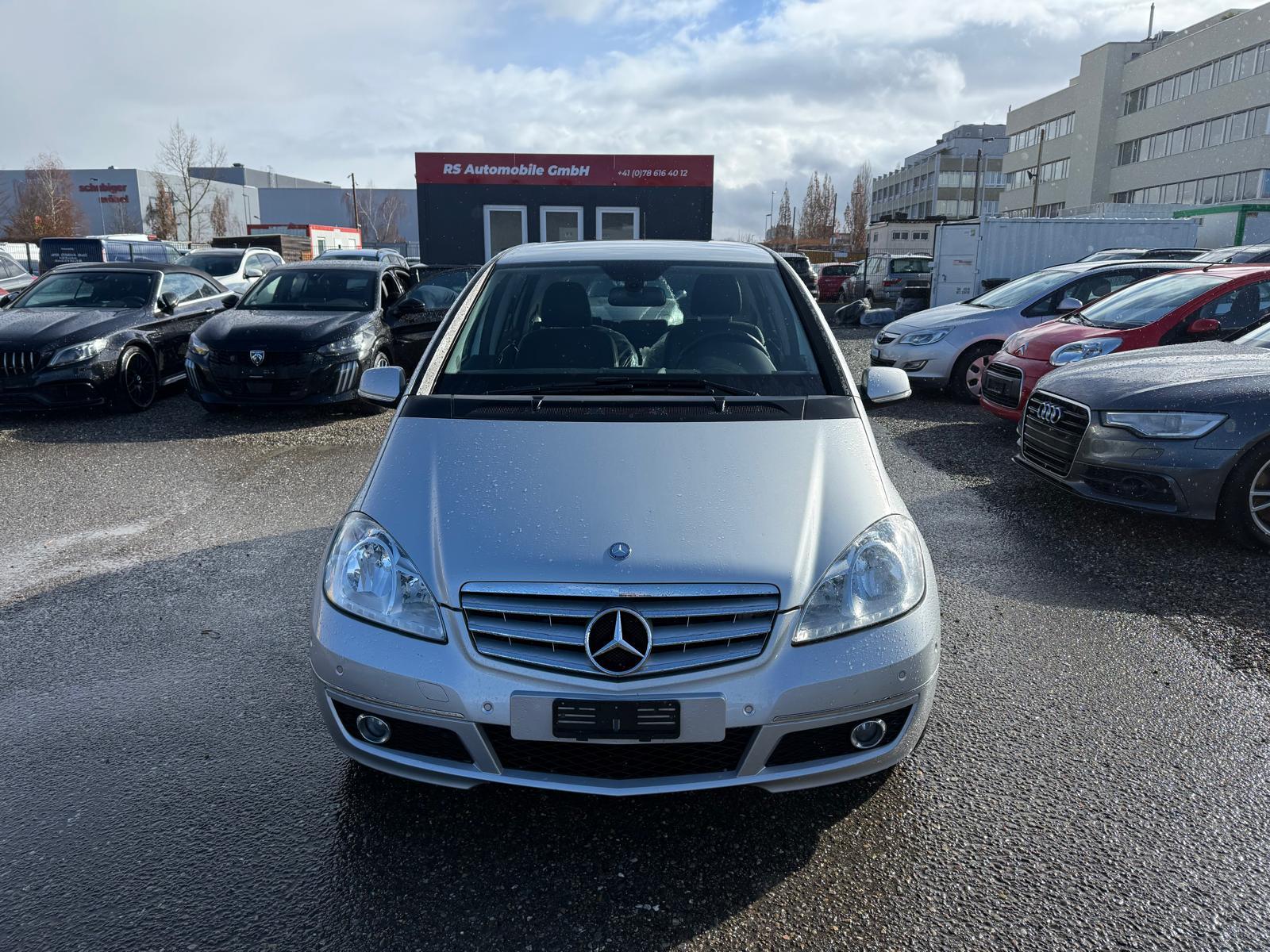 MERCEDES-BENZ A 200 Elegance-image-2