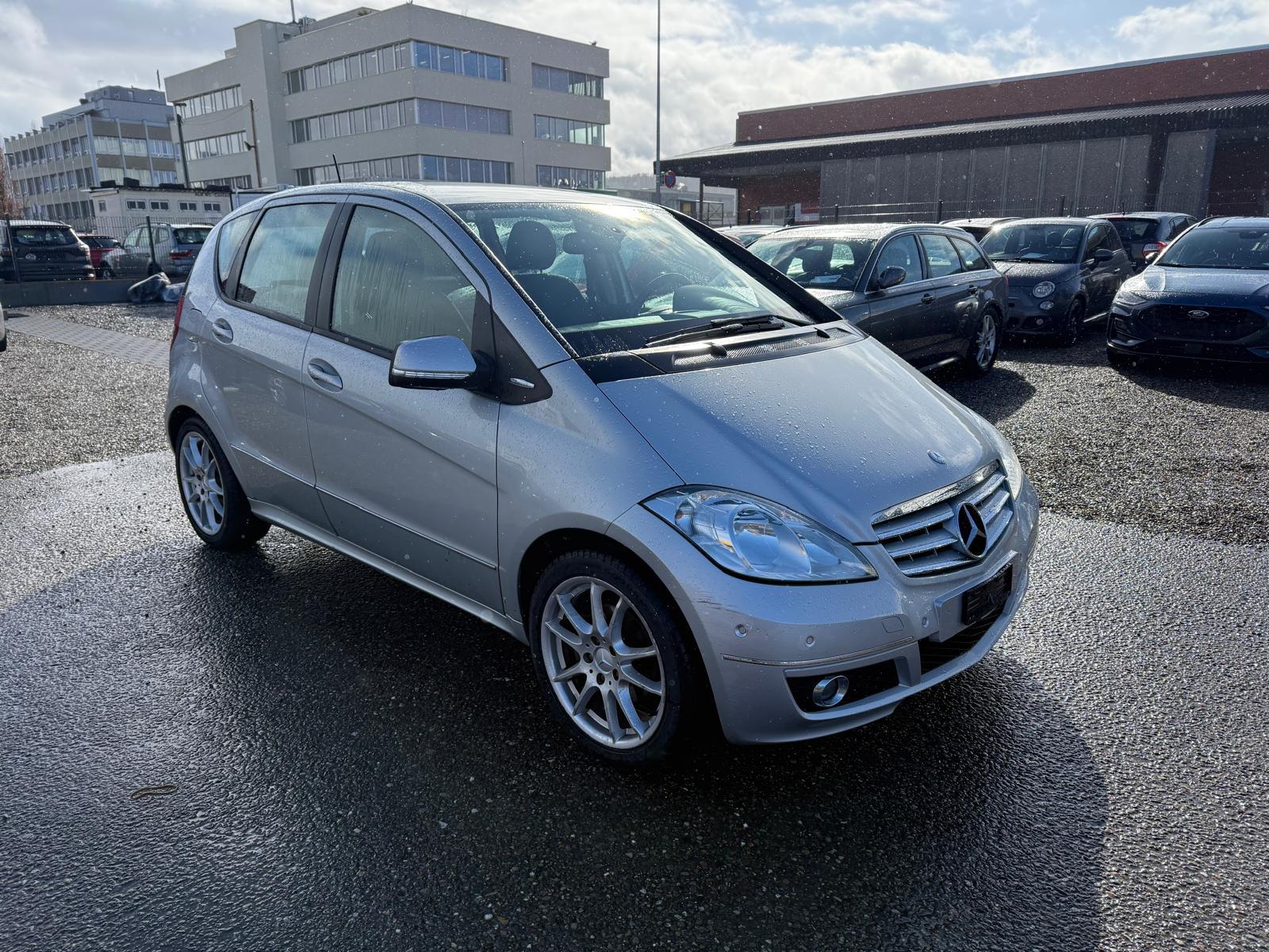 MERCEDES-BENZ A 200 Elegance-image-1