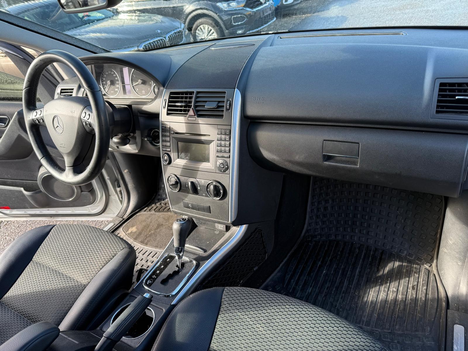 MERCEDES-BENZ A 200 Elegance-image-10
