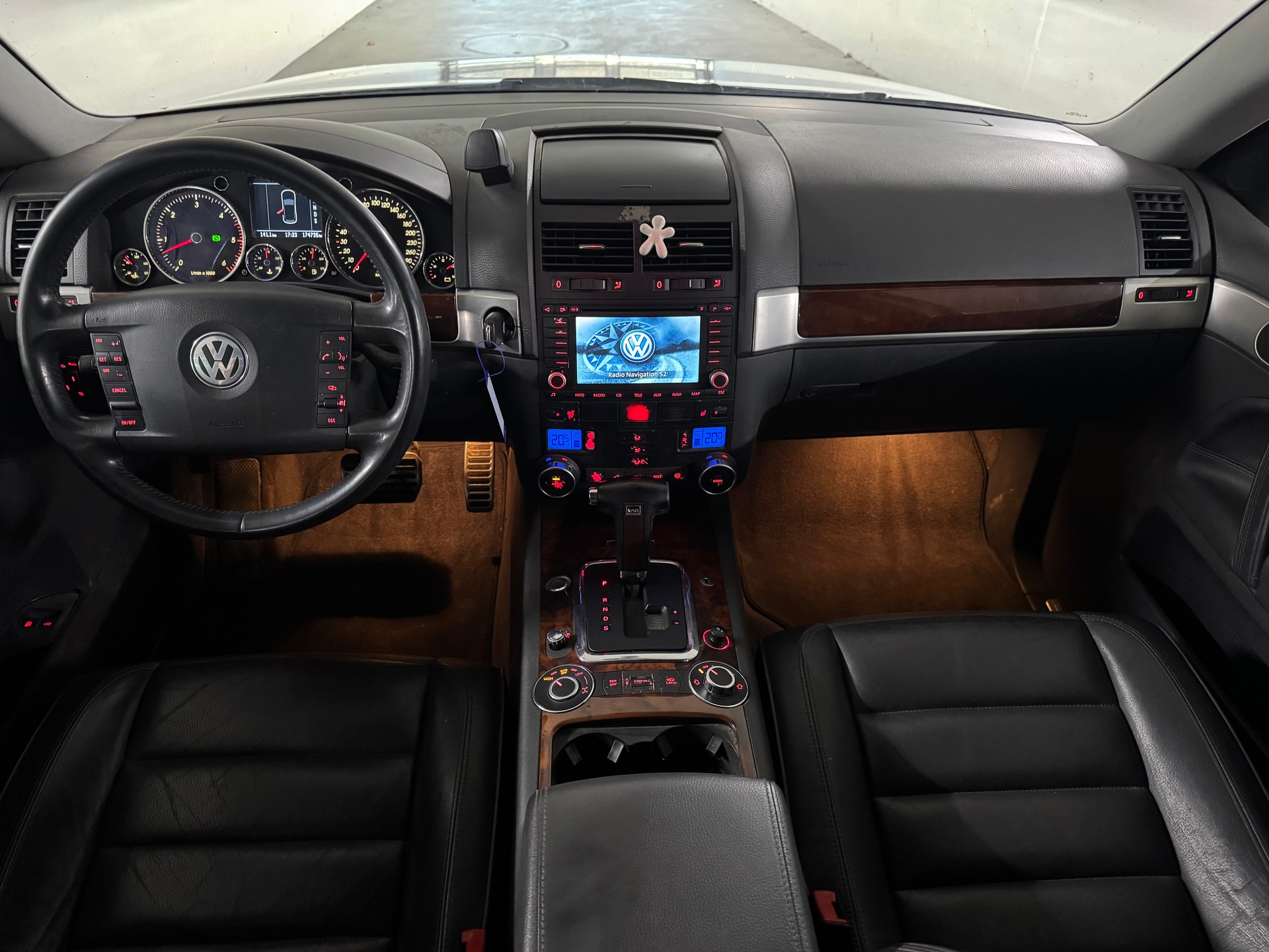 VW Touareg 5.0 TDI V10 Automatic CH-Fahrzeug-image-10