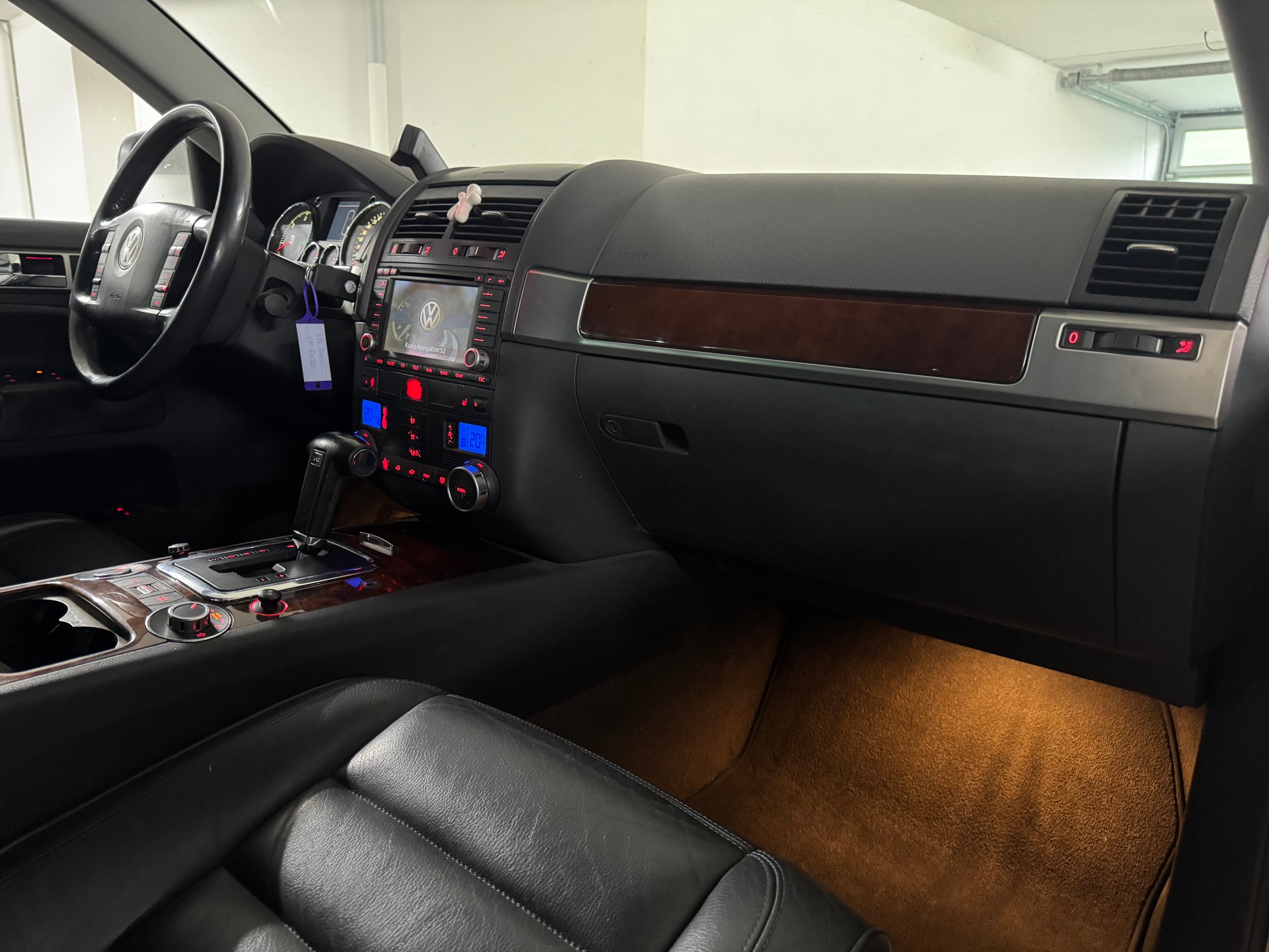 VW Touareg 5.0 TDI V10 Automatic CH-Fahrzeug-image-11