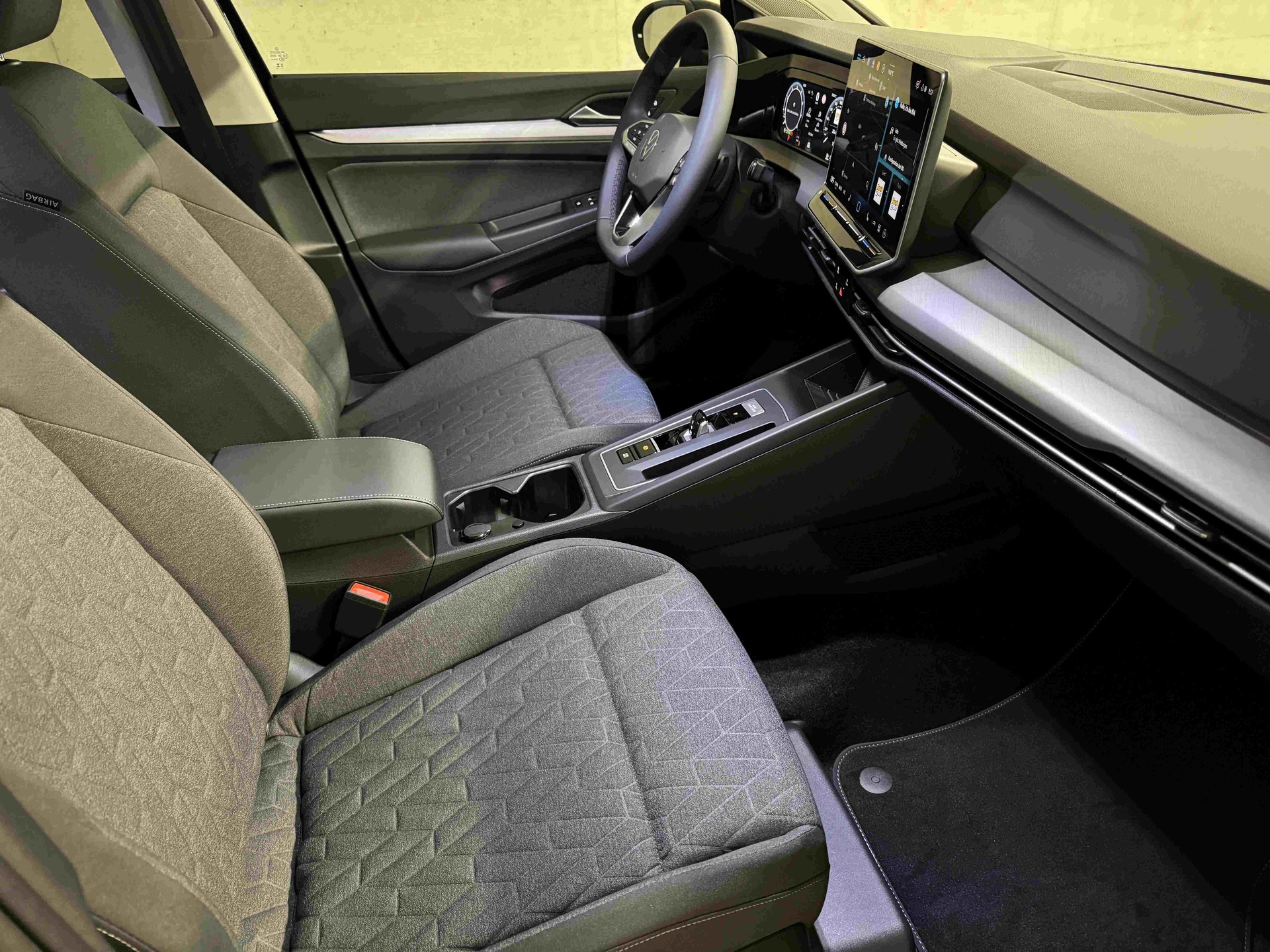 VW Golf 1.5 e TSI mHEV United DSG-image-10
