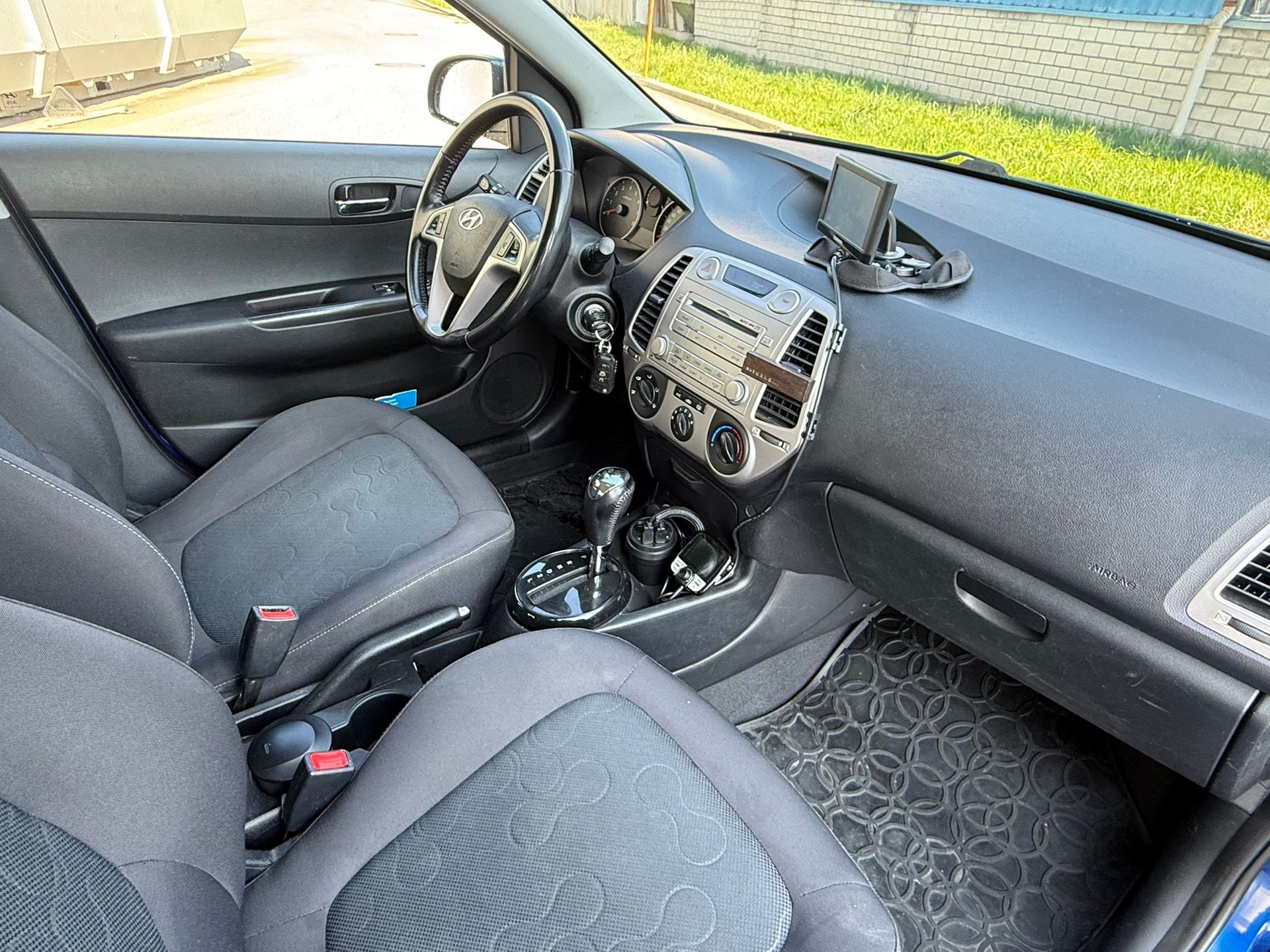 HYUNDAI i20 1.4 Style Automatic-image-7