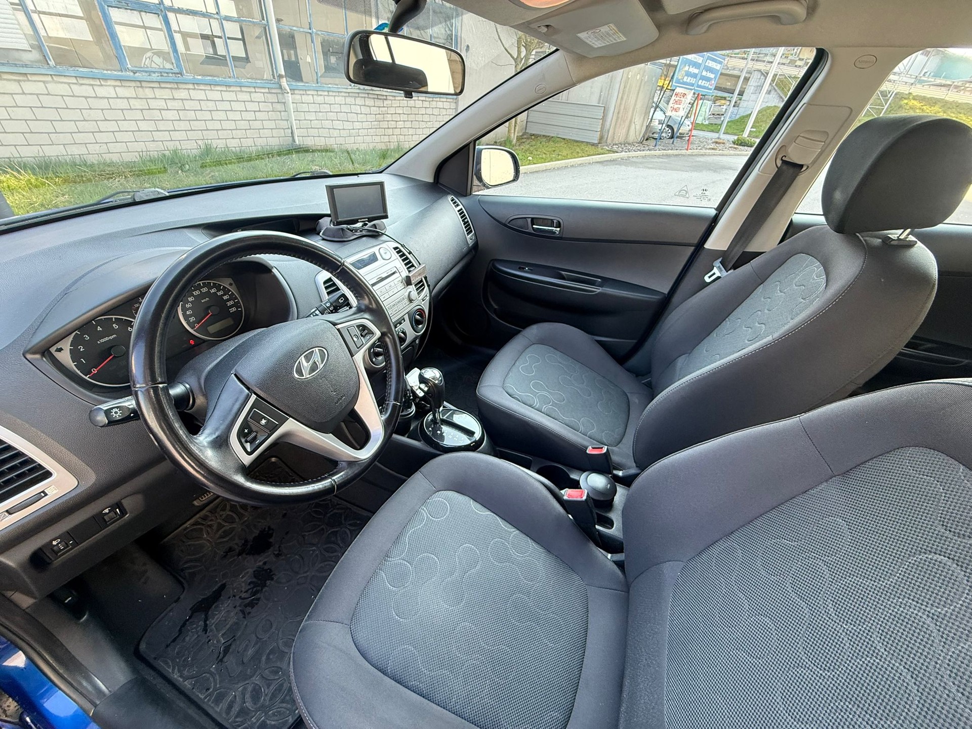 HYUNDAI i20 1.4 Style Automatic-image-8