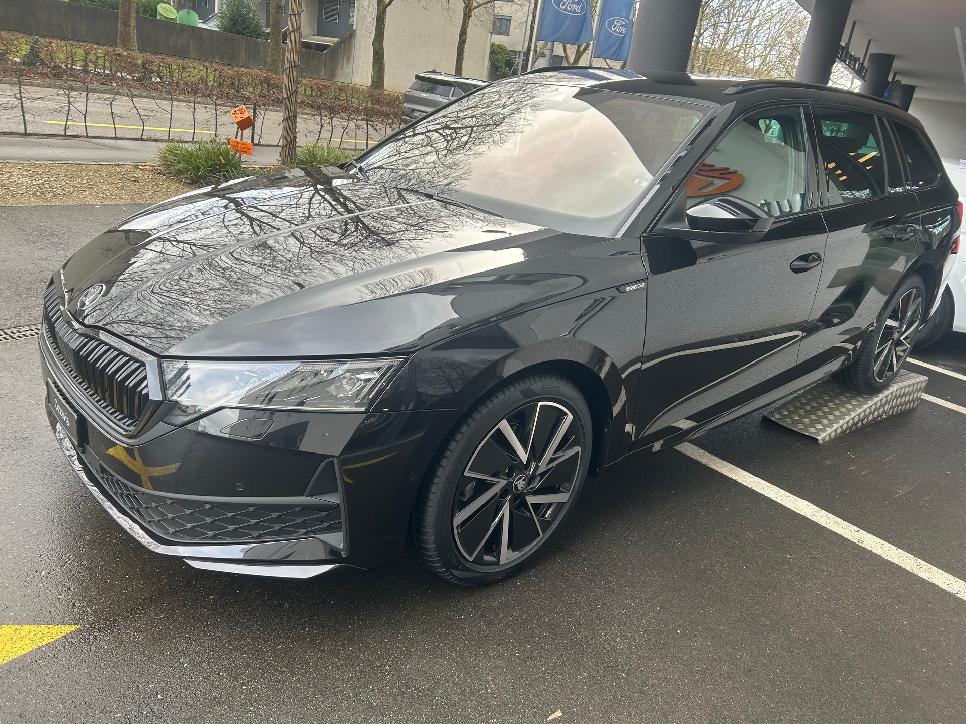 SKODA Octavia Combi 2.0 TSI DSG Dynamic 4x4-image-11