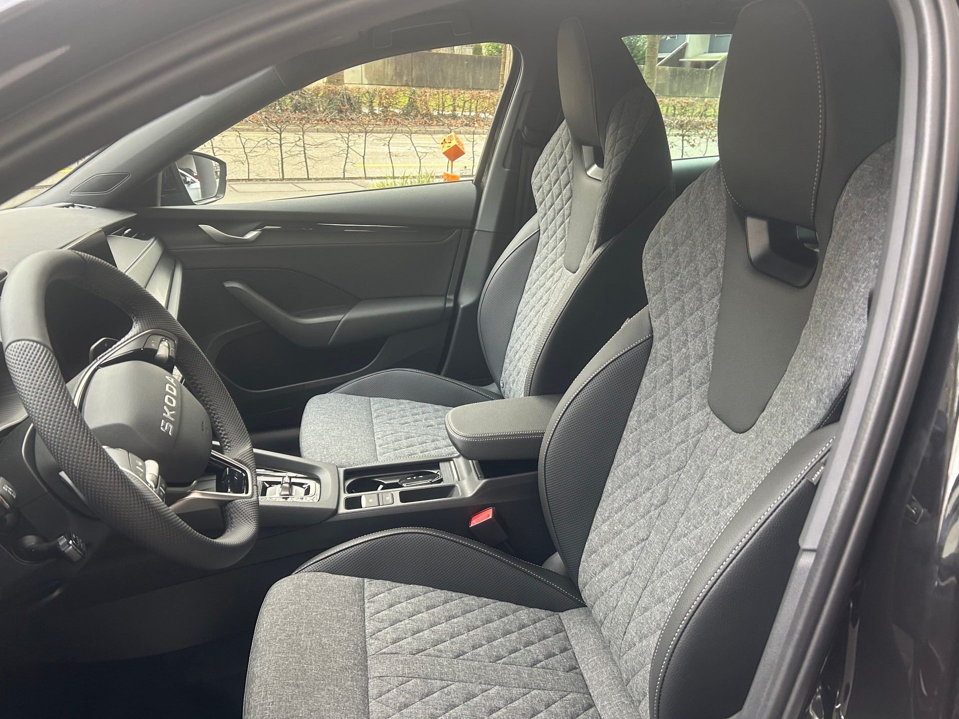 SKODA Octavia Combi 2.0 TSI DSG Dynamic 4x4-image-8
