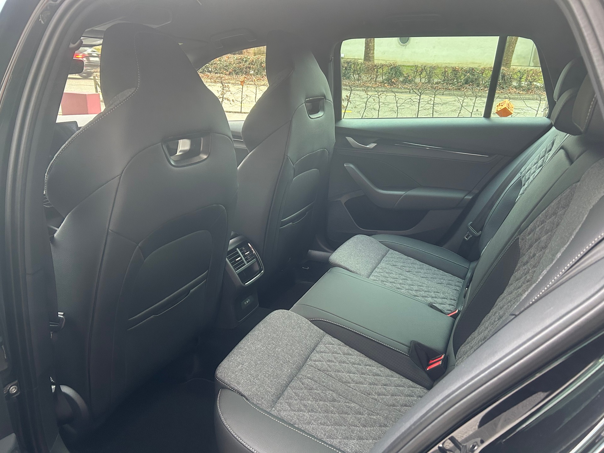 SKODA Octavia Combi 2.0 TSI DSG Dynamic 4x4-image-6