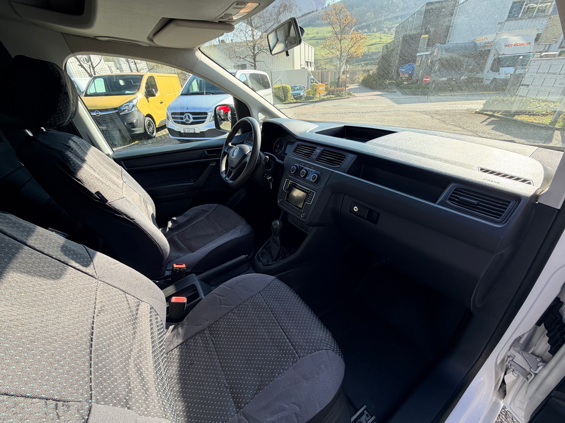 VW Caddy Maxi 2.0TDI Entry BlueMotion Technology-image-9