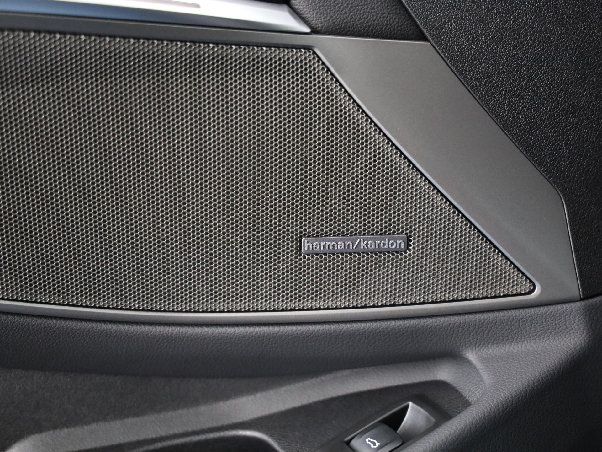 BMW 320d xDrive SAG-image-19