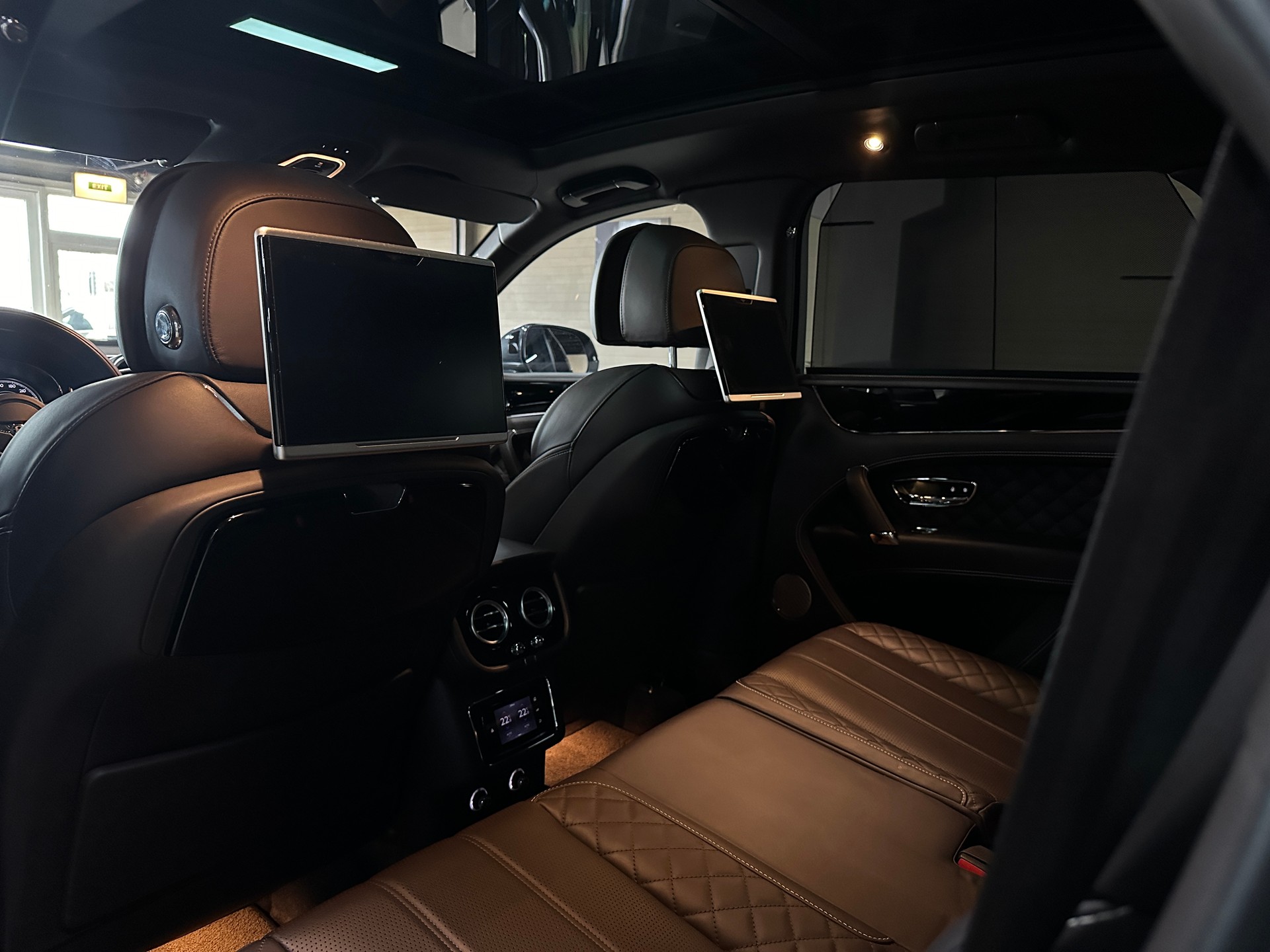 BENTLEY Bentayga W12-image-12