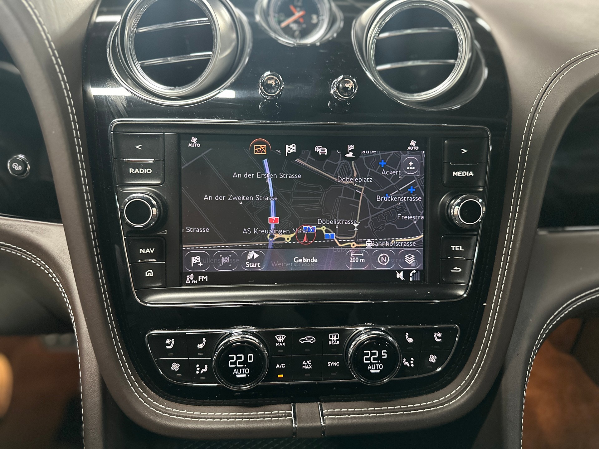 BENTLEY Bentayga W12-image-13