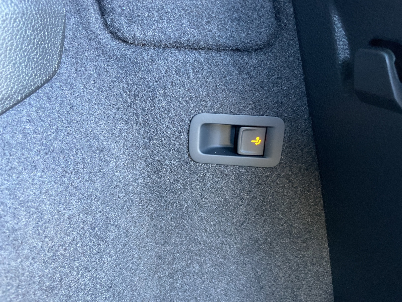 SKODA Karoq 1.5 TSI Dynamic DSG-image-15