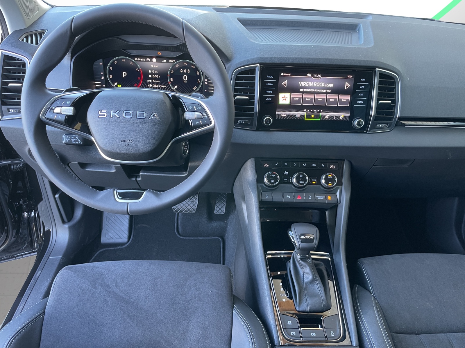 SKODA Karoq 1.5 TSI Dynamic DSG-image-9