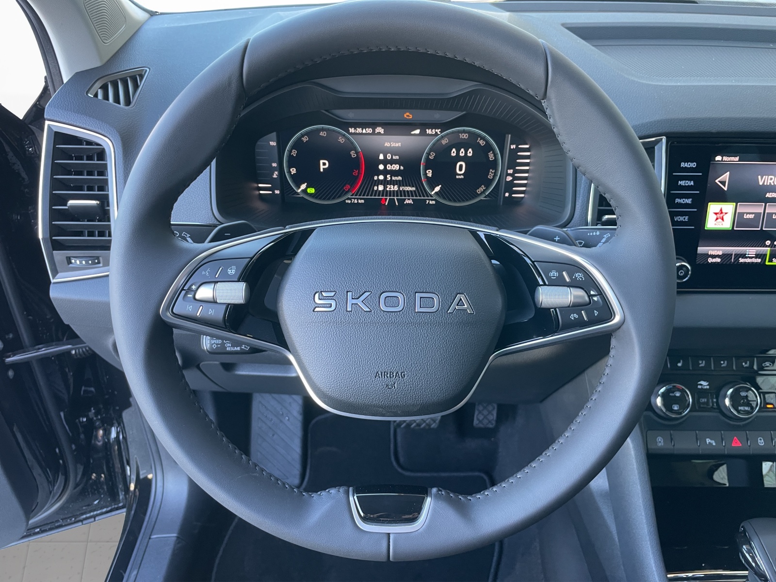 SKODA Karoq 1.5 TSI Dynamic DSG-image-7