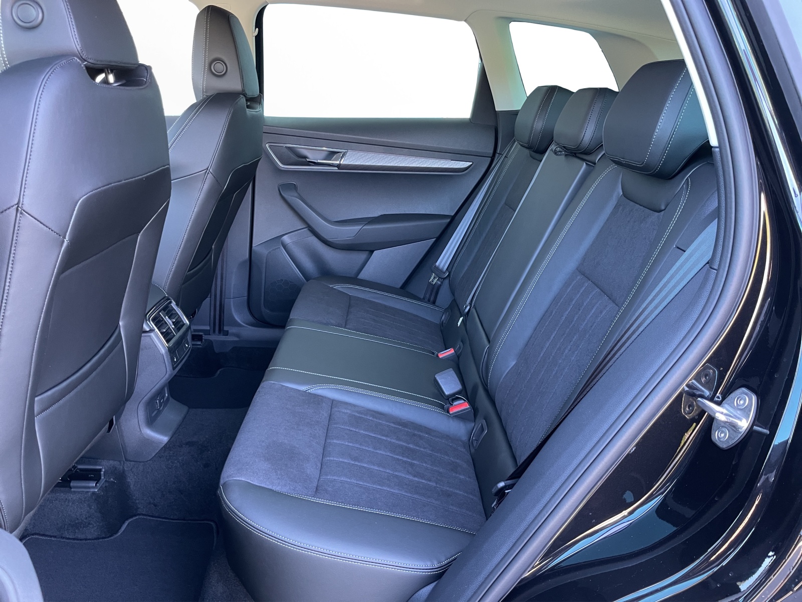 SKODA Karoq 1.5 TSI Dynamic DSG-image-13
