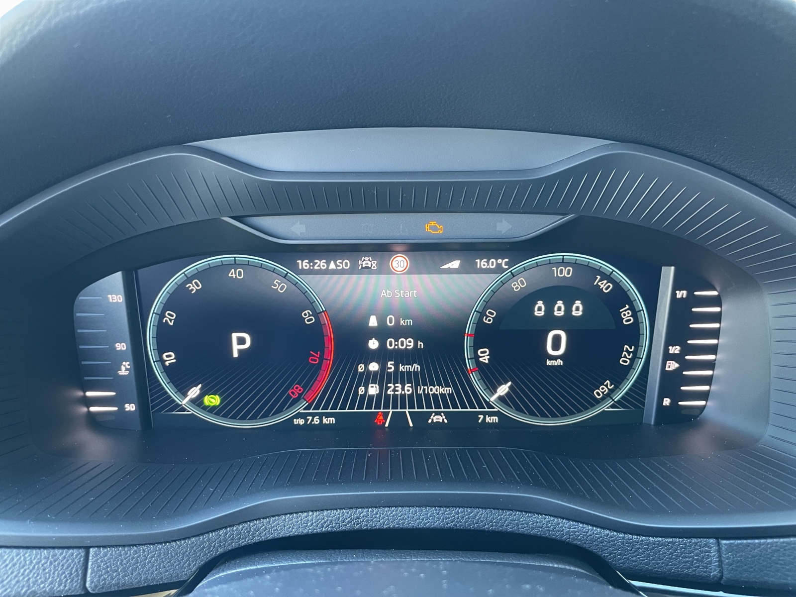 SKODA Karoq 1.5 TSI Dynamic DSG-image-8