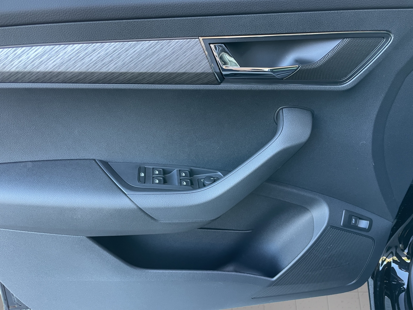 SKODA Karoq 1.5 TSI Dynamic DSG-image-5