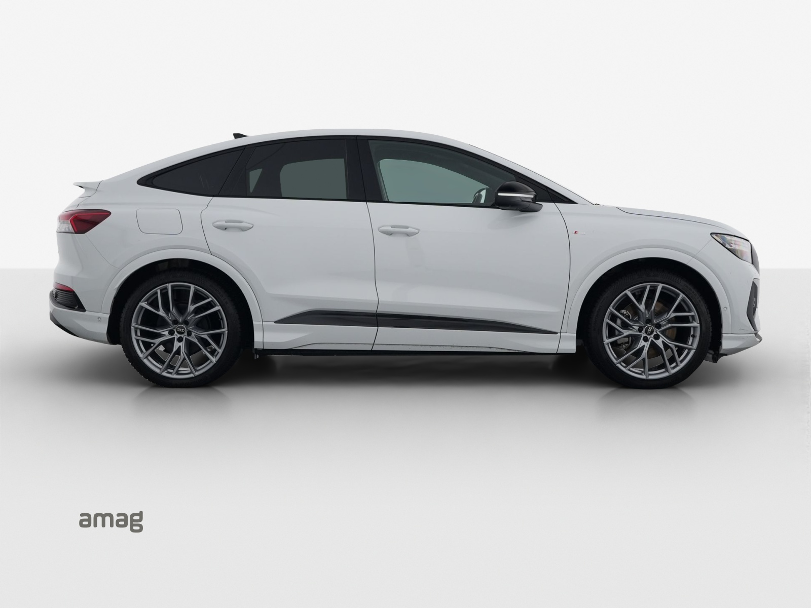 AUDI Q4 Sportback e-tron 50 quattro-image-5
