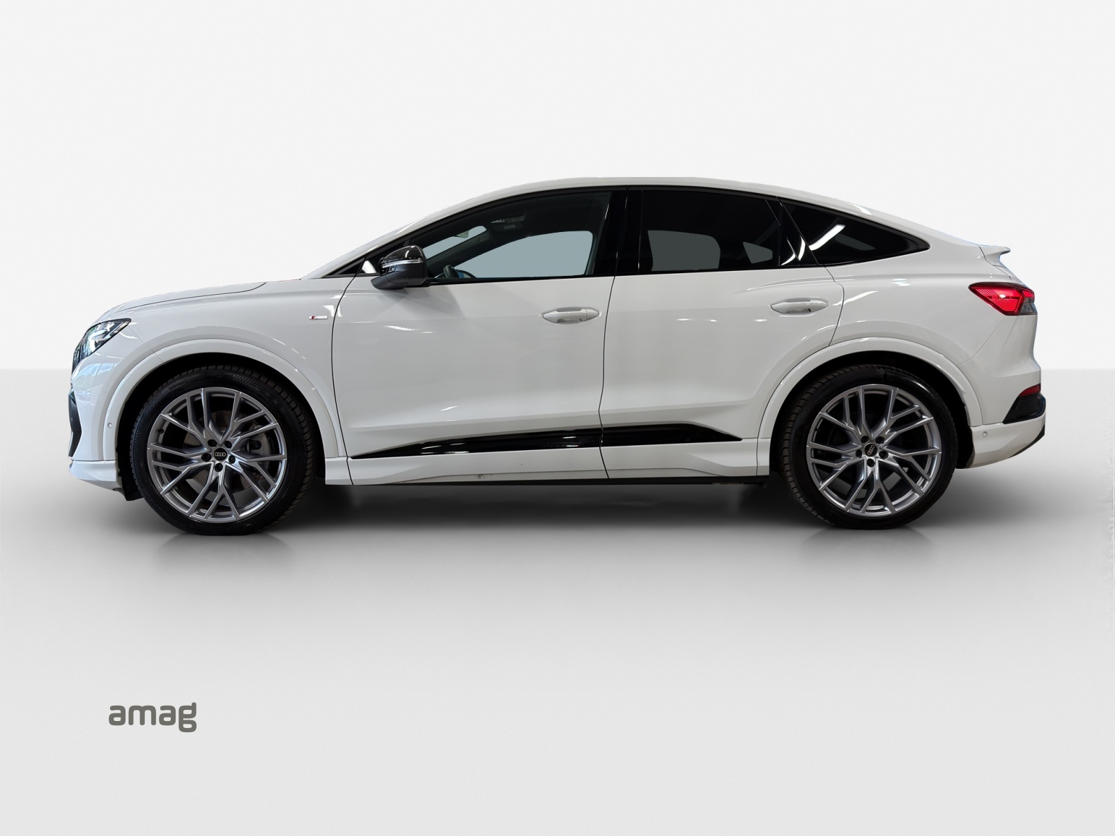 AUDI Q4 Sportback e-tron 50 quattro-image-1