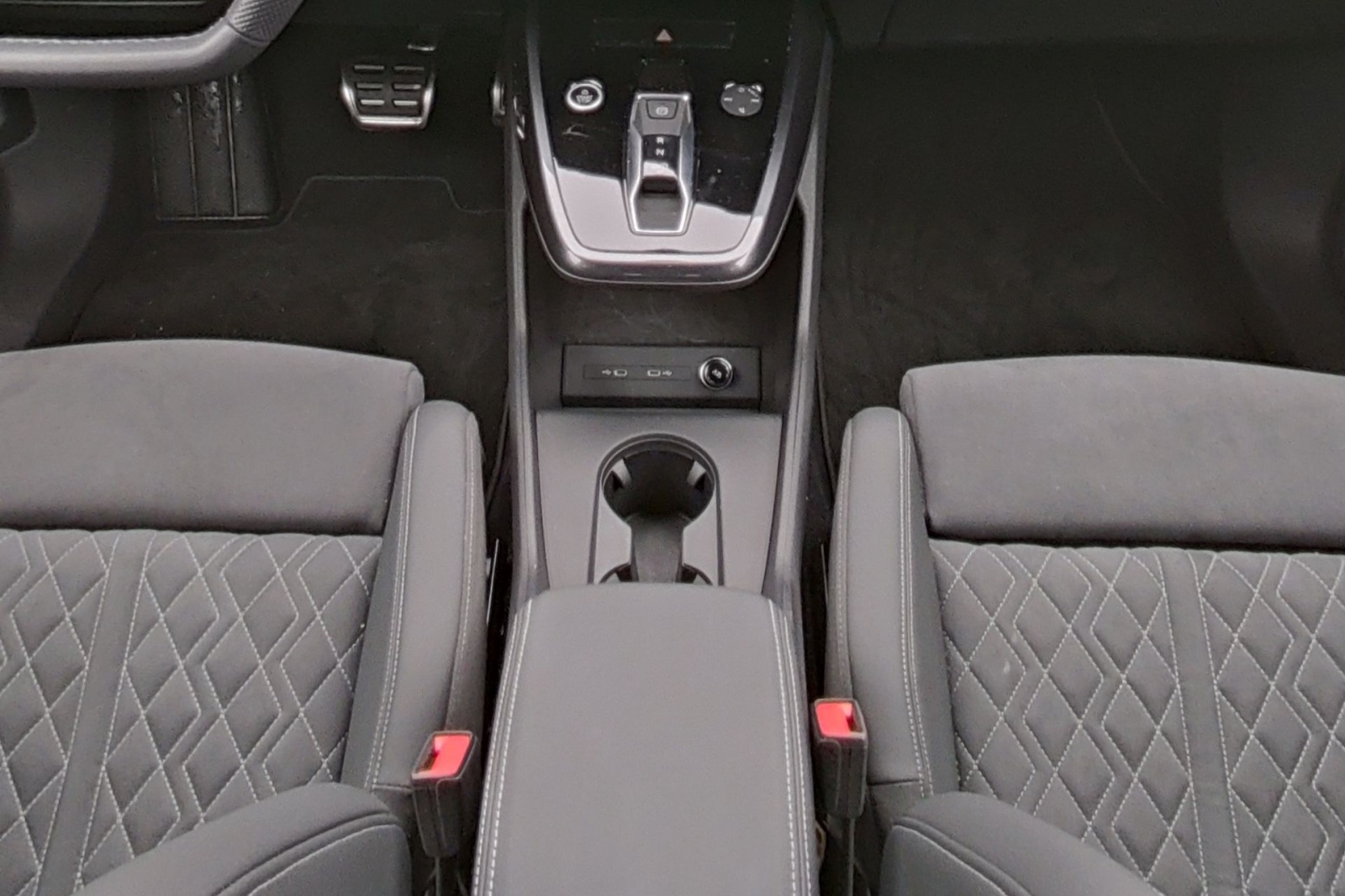 AUDI Q4 Sportback e-tron 50 quattro-image-9