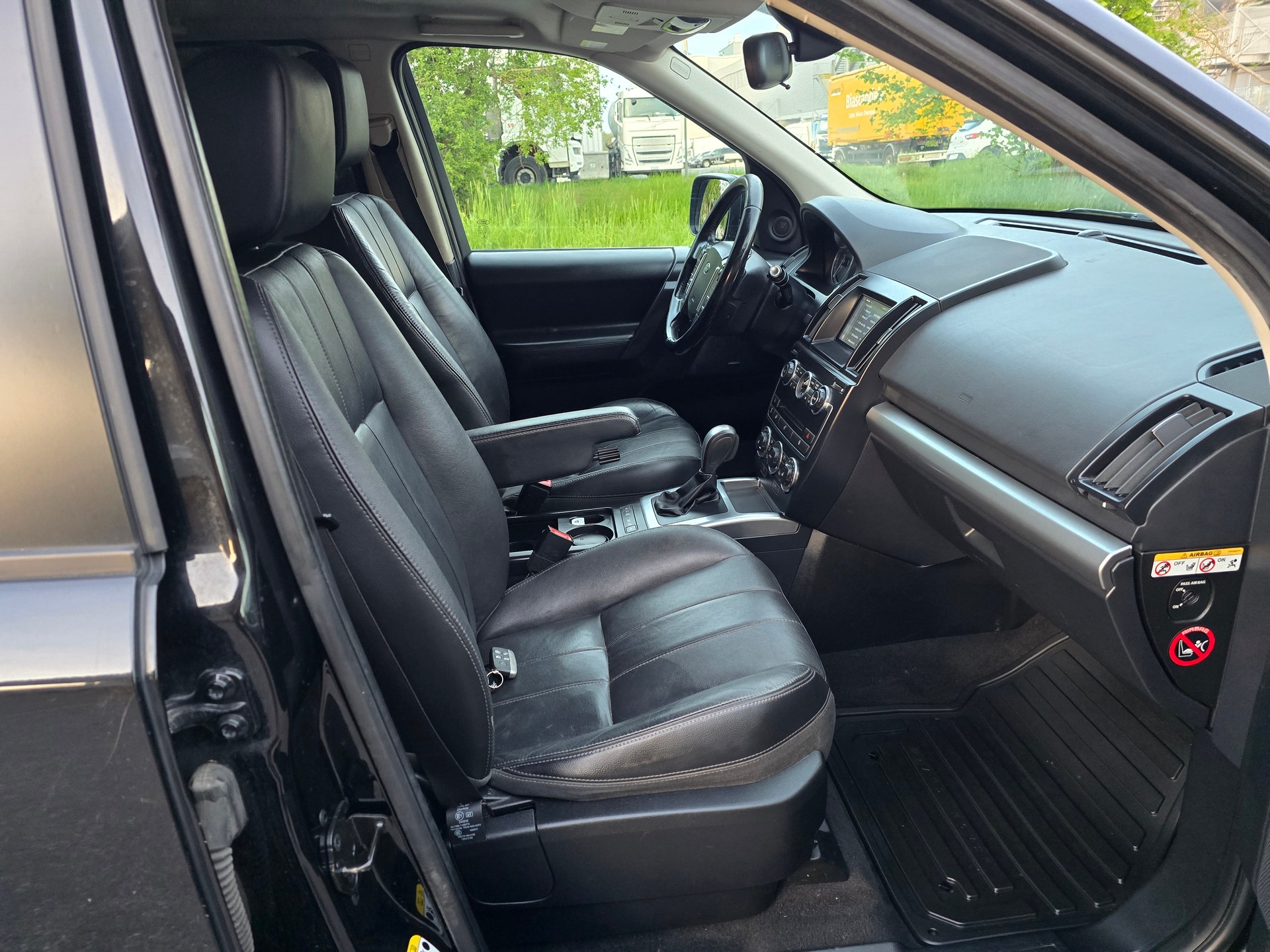 LAND ROVER Freelander 2.2 SD4 Dynamic Automatic-image-9