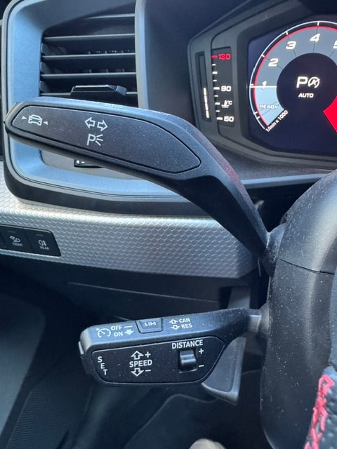 AUDI A1 Sportback 35 TFSI S Line S-tronic-image-19