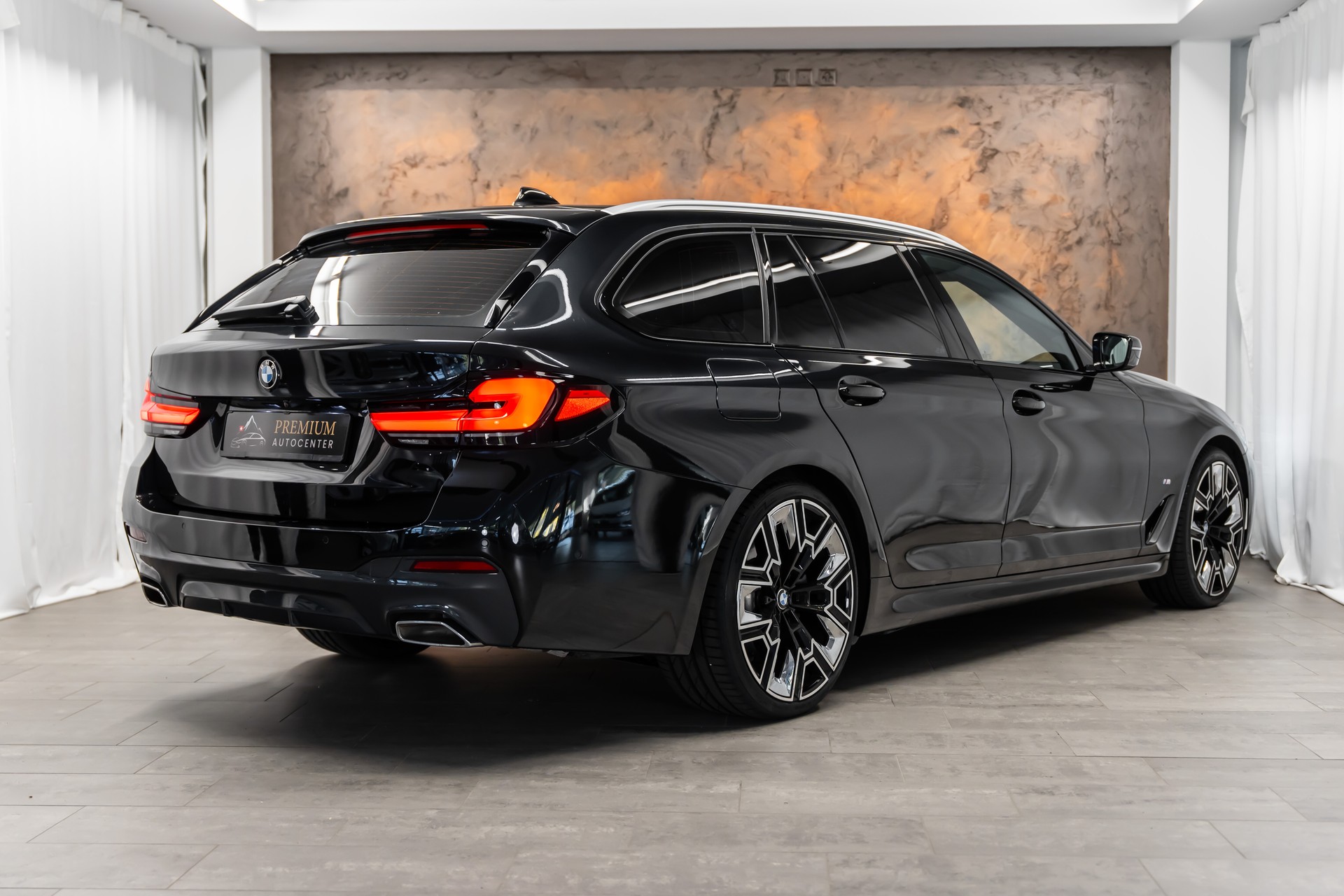 BMW 530i xDrive 48V Touring M Sport Steptronic *Facelift*Panorama*Head-Up*Leder*-image-5