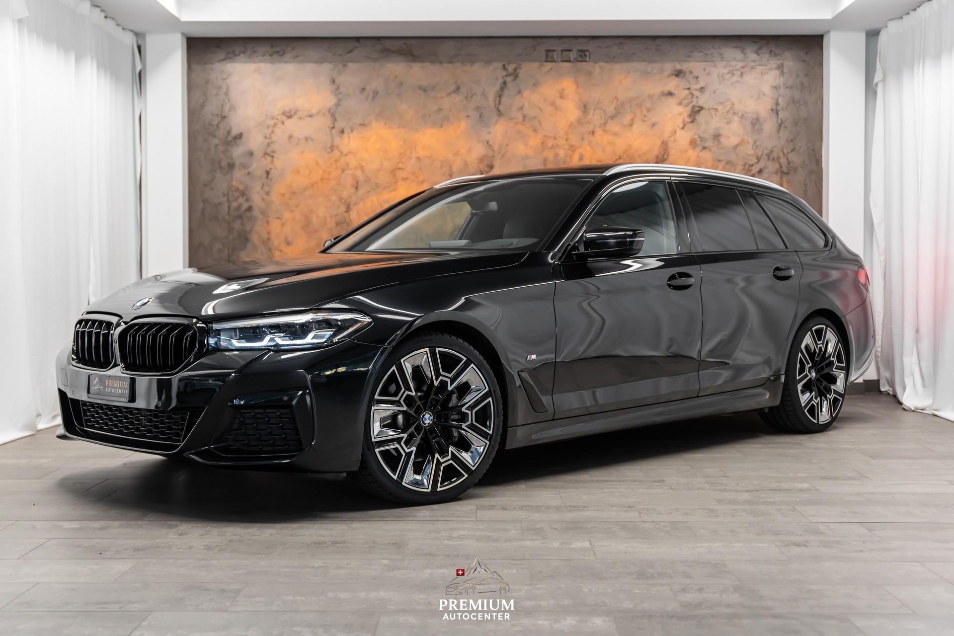 BMW 530i xDrive 48V Touring M Sport Steptronic *Facelift*Panorama*Head-Up*Leder*