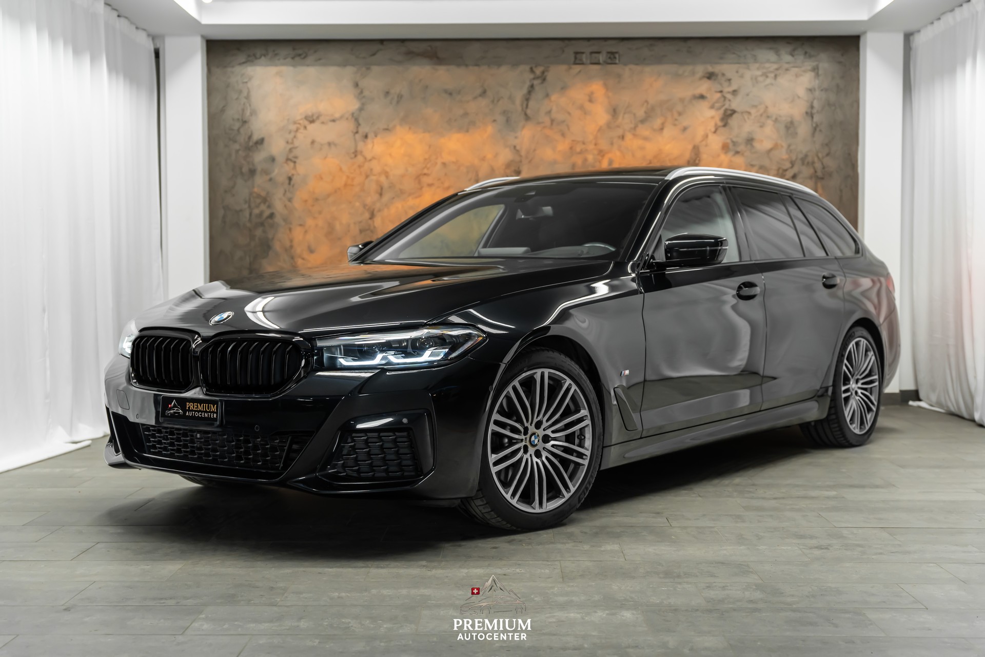 BMW 530i xDrive 48V Touring M Sport Steptronic *Facelift*Panorama*Head-Up*Leder*