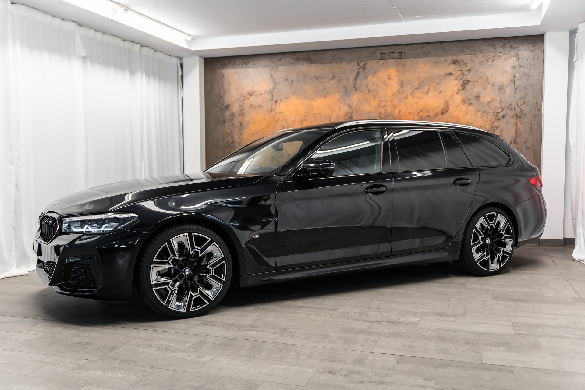 BMW 530i xDrive 48V Touring M Sport Steptronic *Facelift*Panorama*Head-Up*Leder*-showroom-element-3