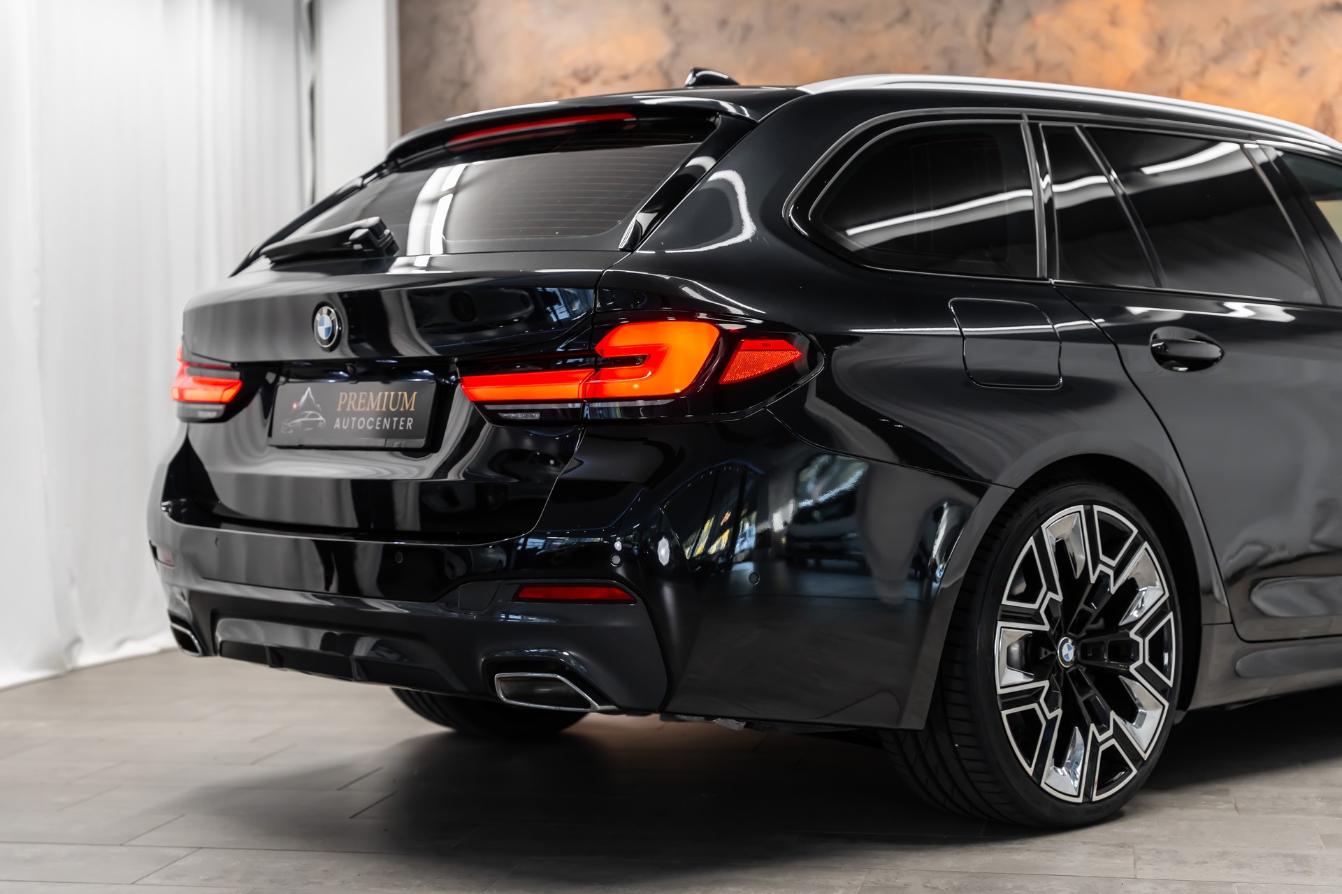 BMW 530i xDrive 48V Touring M Sport Steptronic *Facelift*Panorama*Head-Up*Leder*-image-6