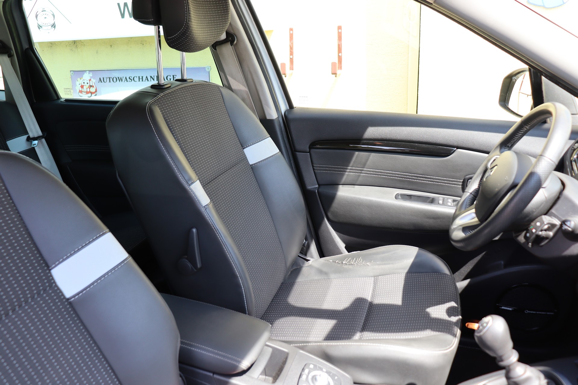 RENAULT Grand Scénic 1.4 16V Turbo Bose-image-10