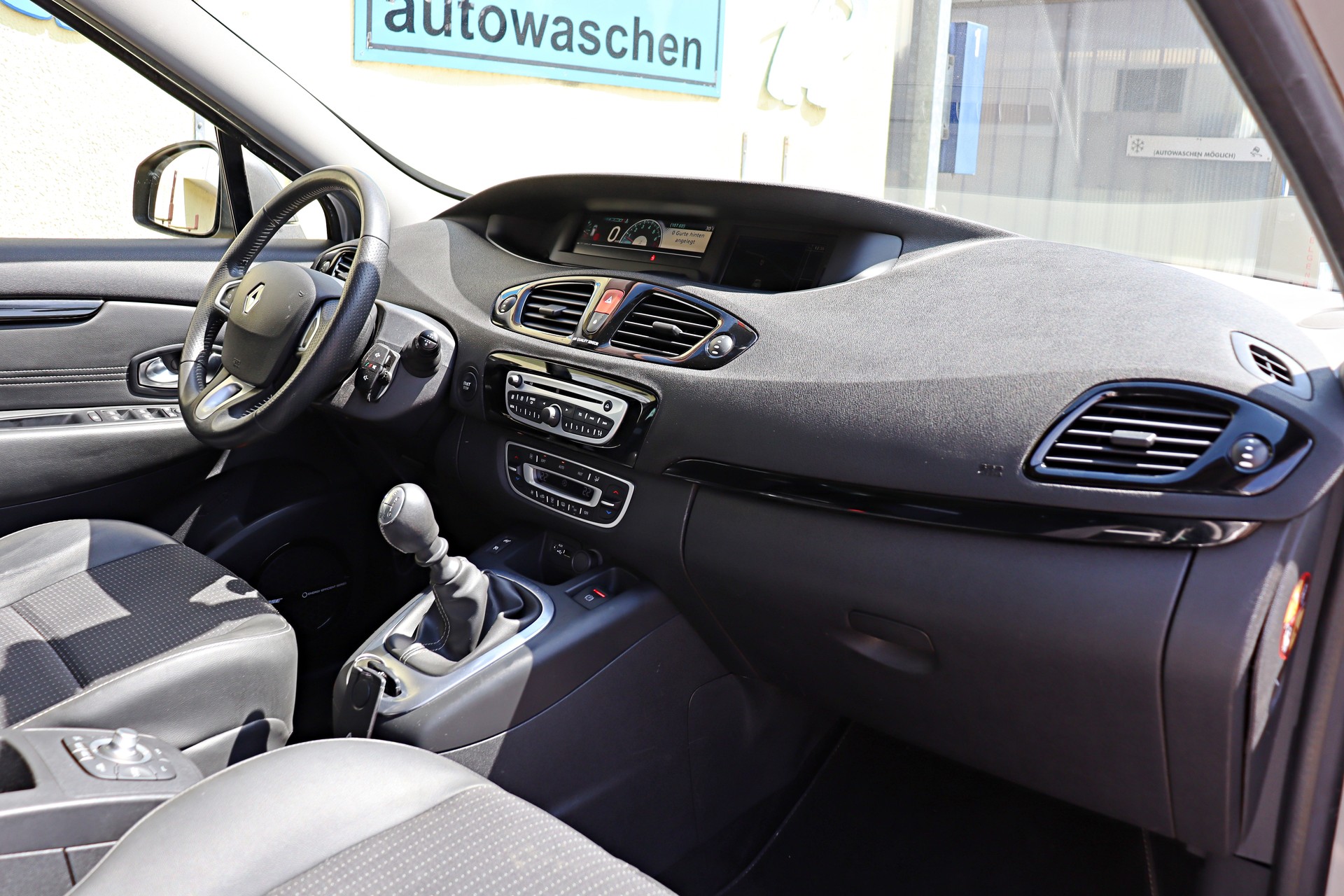 RENAULT Grand Scénic 1.4 16V Turbo Bose-image-7