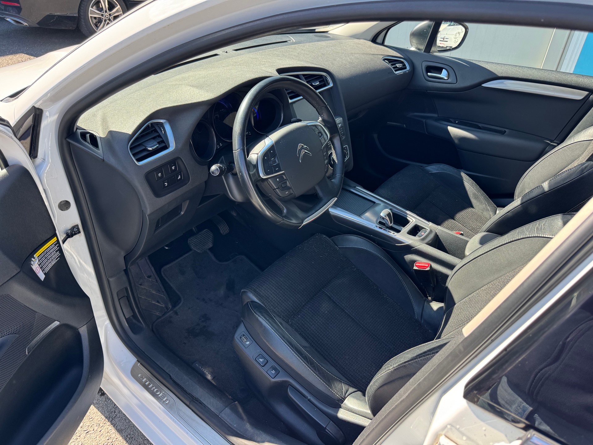CITROEN C4 Berline 1.6 THP Exclusive EGS6-image-7