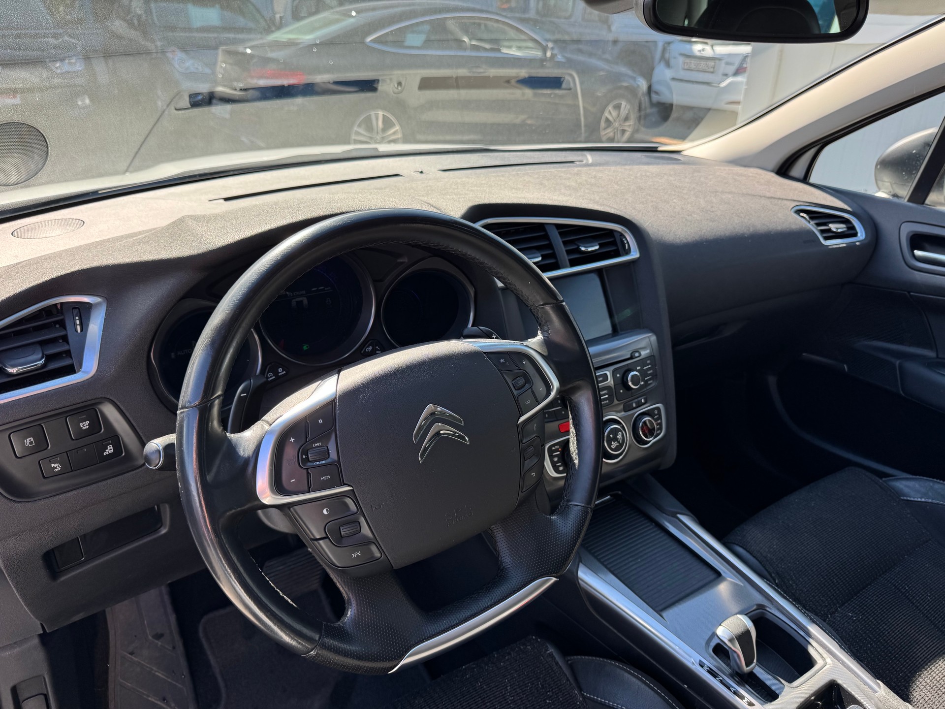 CITROEN C4 Berline 1.6 THP Exclusive EGS6-image-8