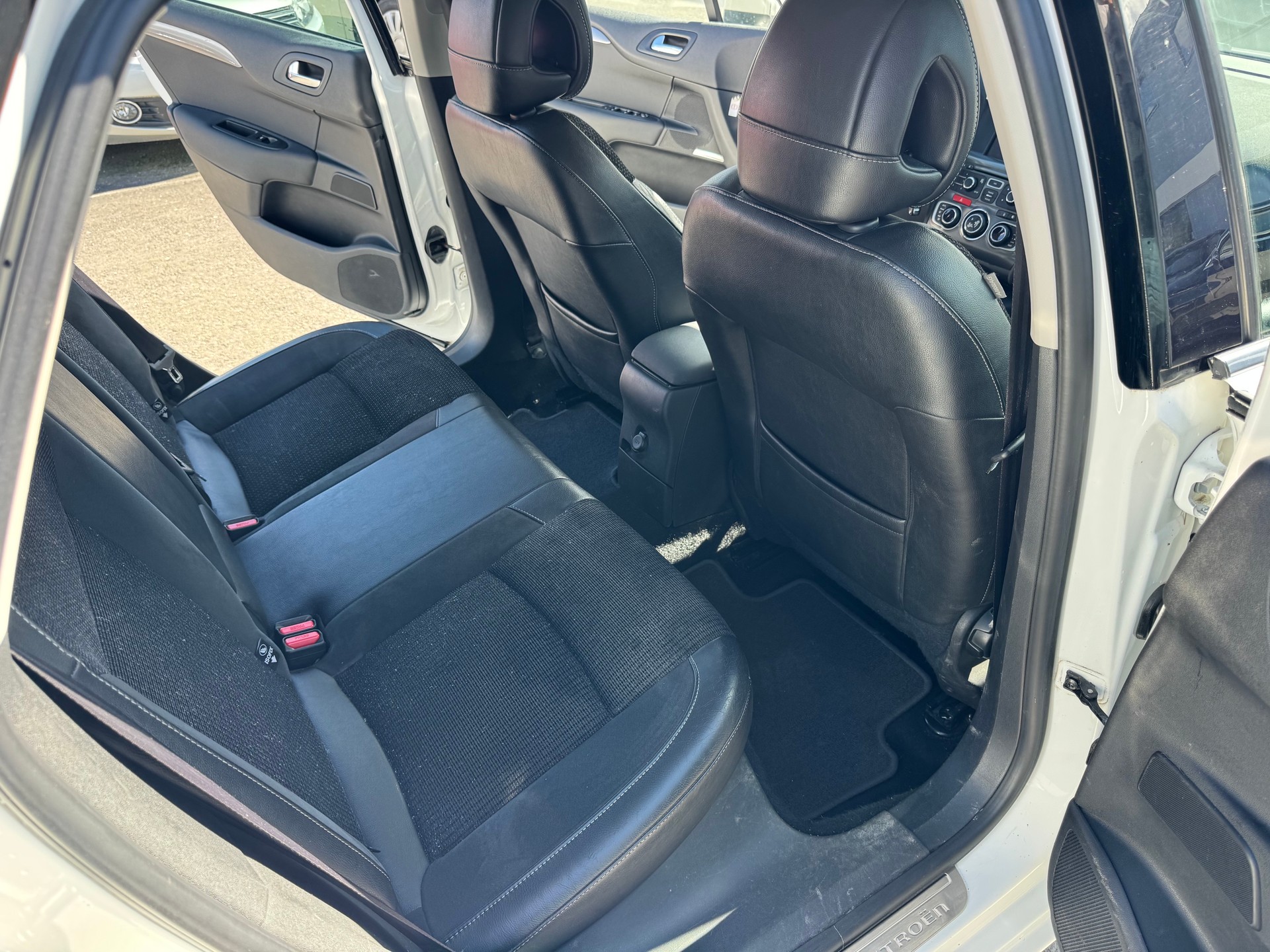 CITROEN C4 Berline 1.6 THP Exclusive EGS6-image-11