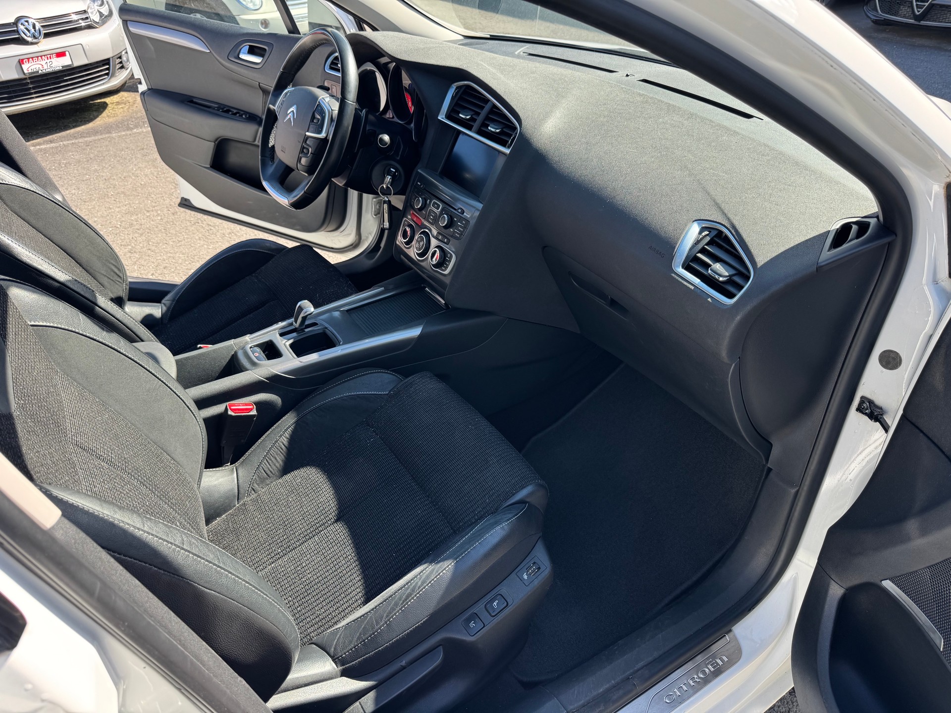 CITROEN C4 Berline 1.6 THP Exclusive EGS6-image-12