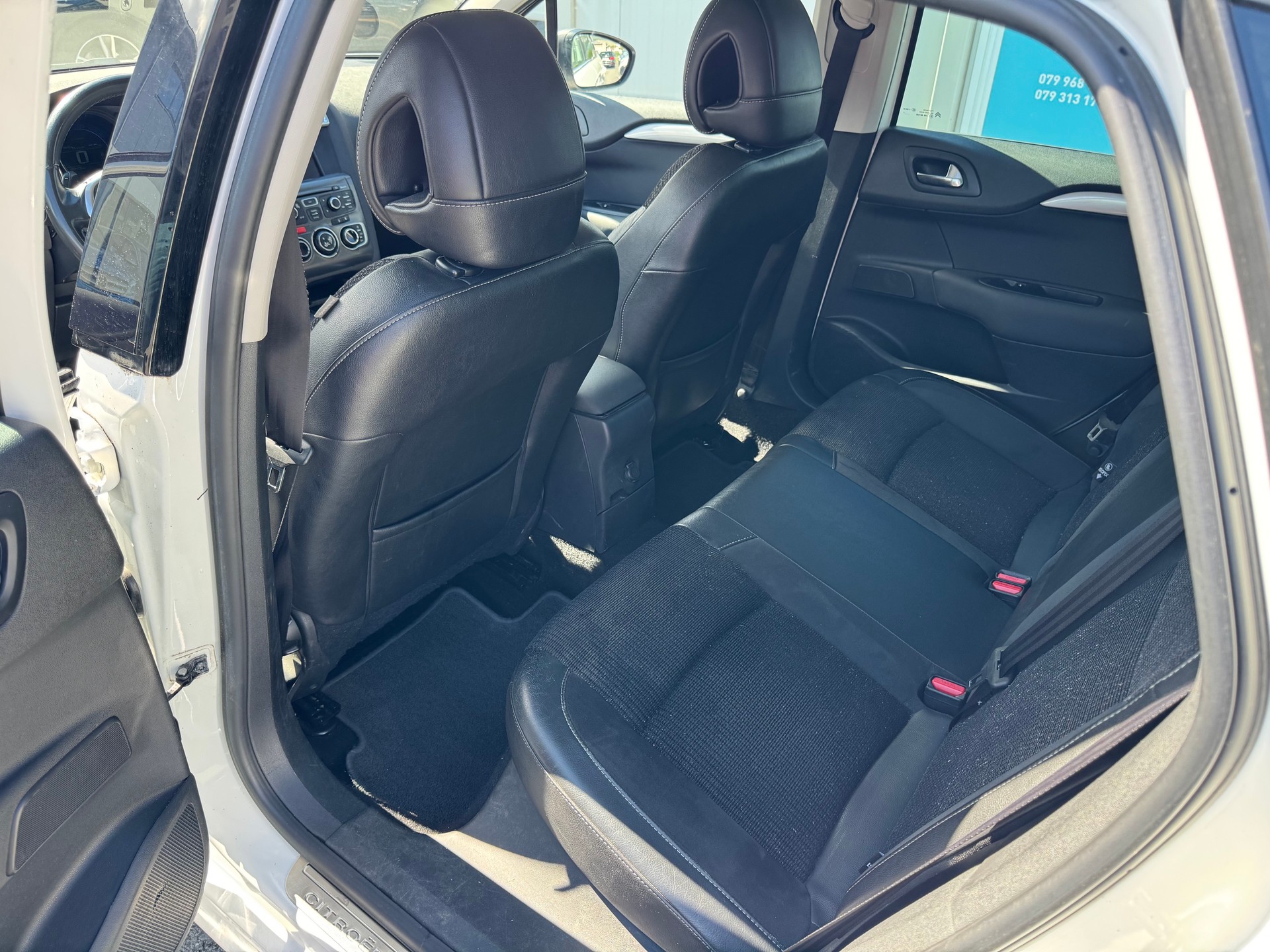 CITROEN C4 Berline 1.6 THP Exclusive EGS6-image-9