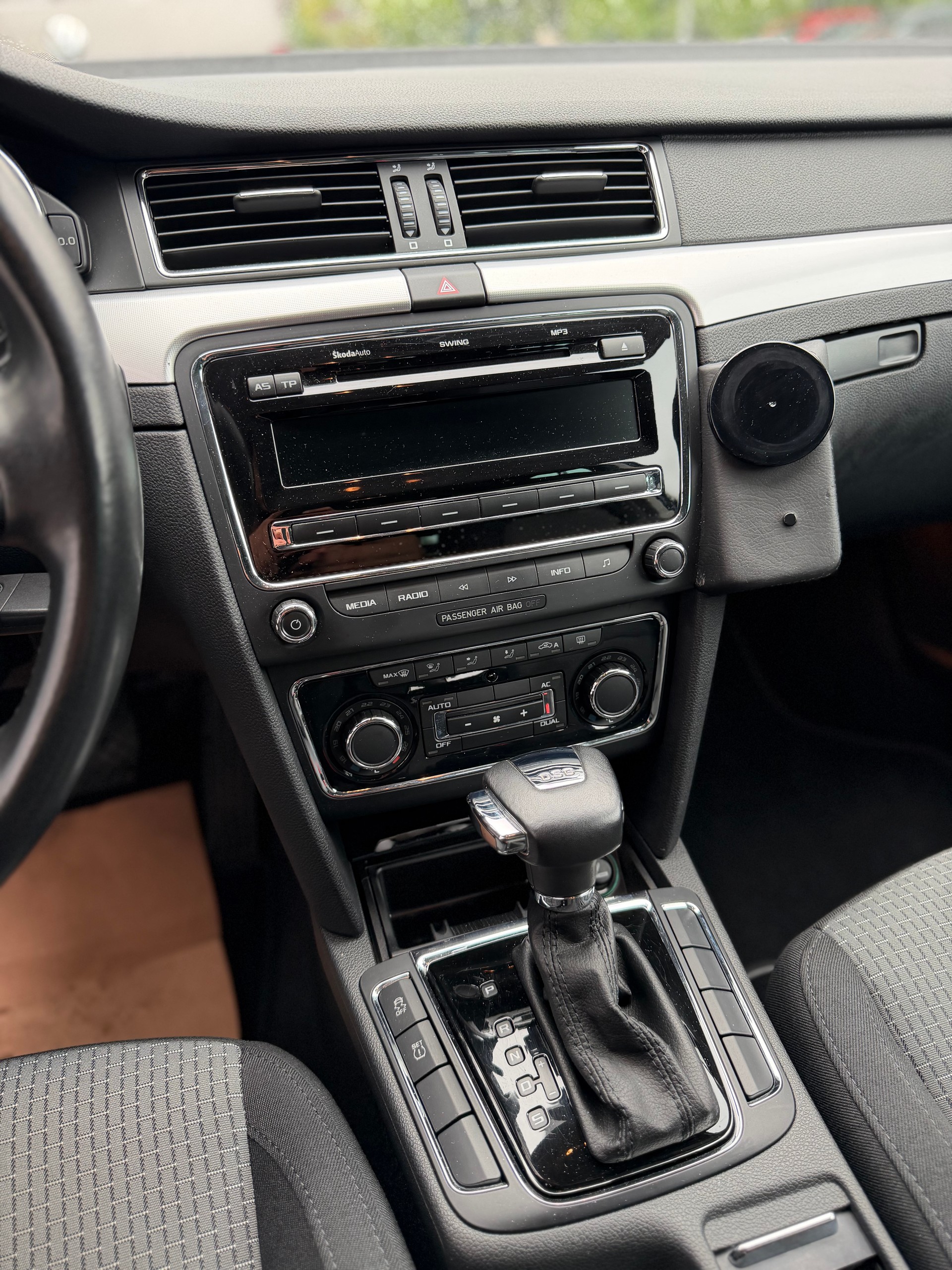 SKODA Superb Combi 1.8 TSI Ambition DSG-image-7