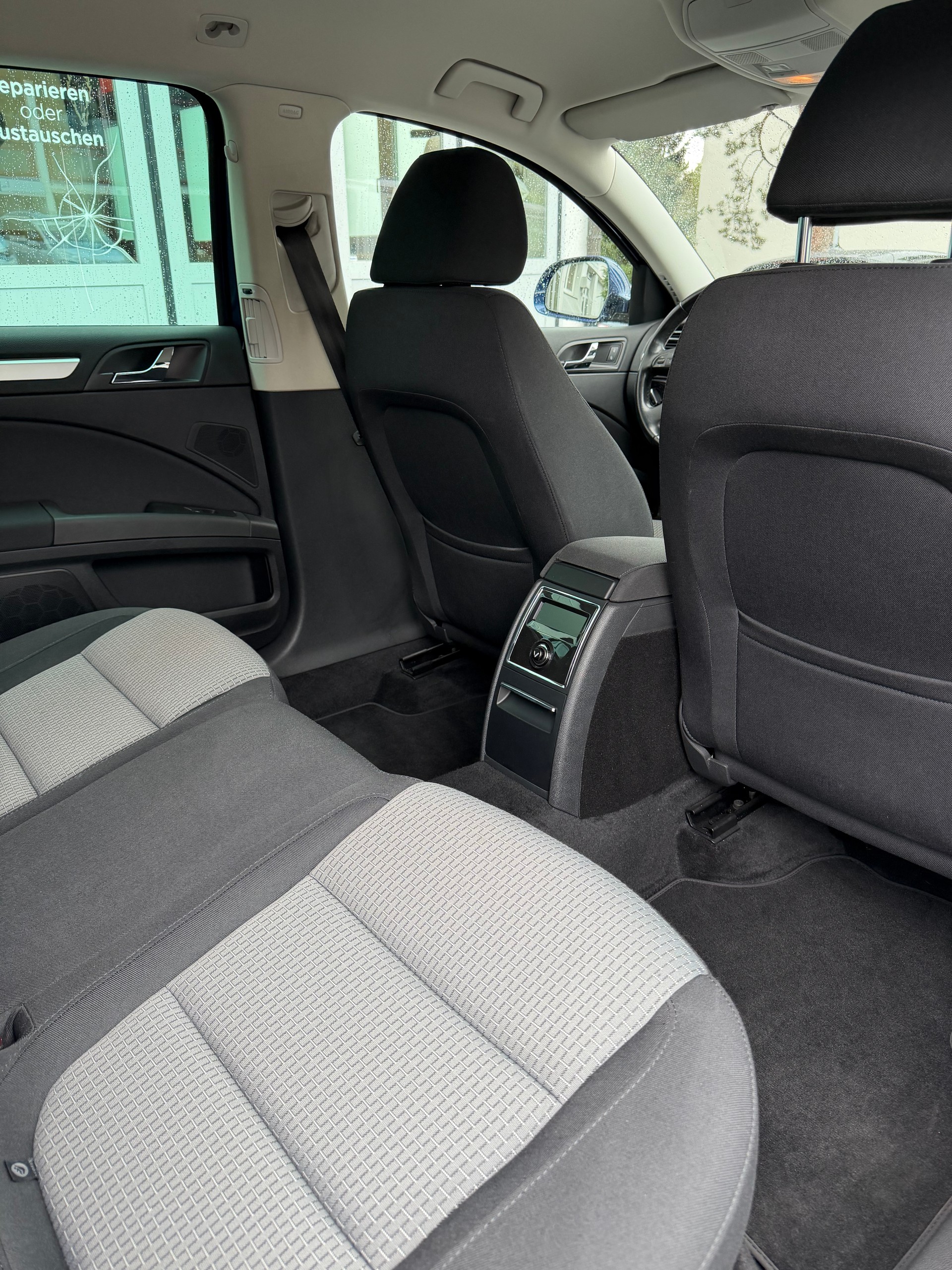 SKODA Superb Combi 1.8 TSI Ambition DSG-image-11