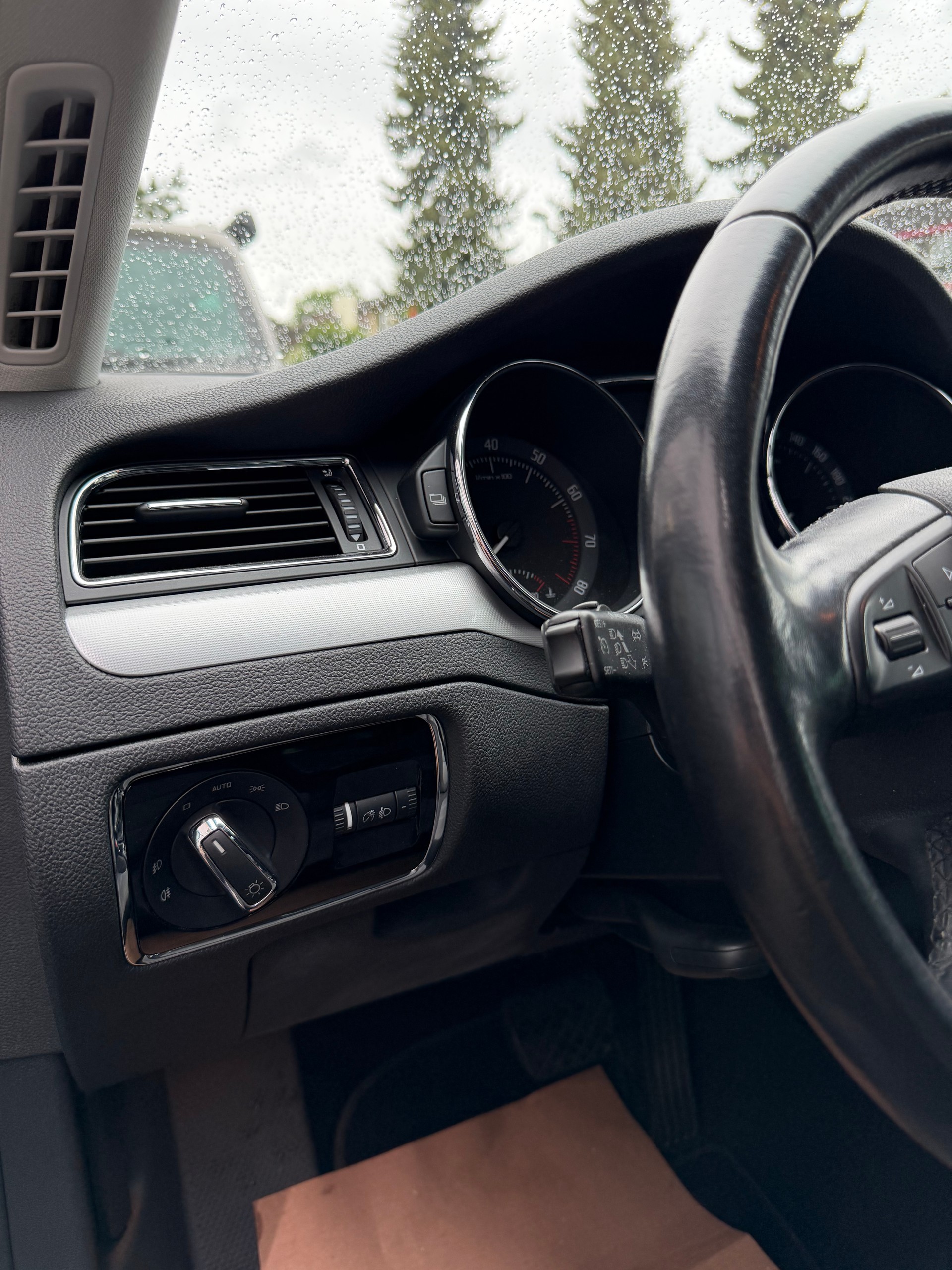 SKODA Superb Combi 1.8 TSI Ambition DSG-image-8
