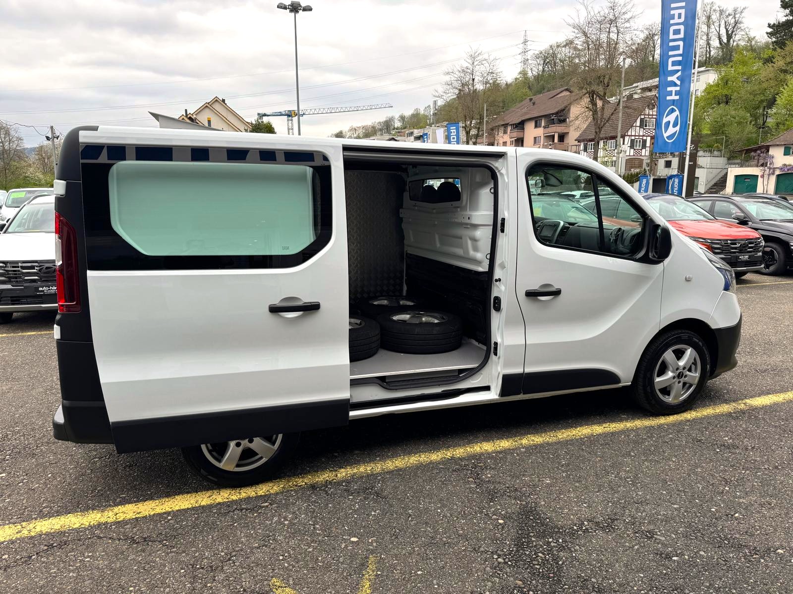 RENAULT Trafic 2.0 dCi 120 3.0t Business L1H1-image-7