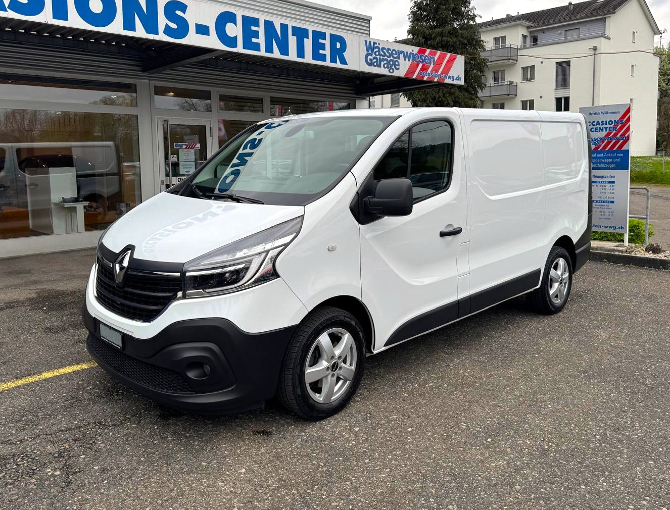 RENAULT Trafic 2.0 dCi 120 3.0t Business L1H1-image-11