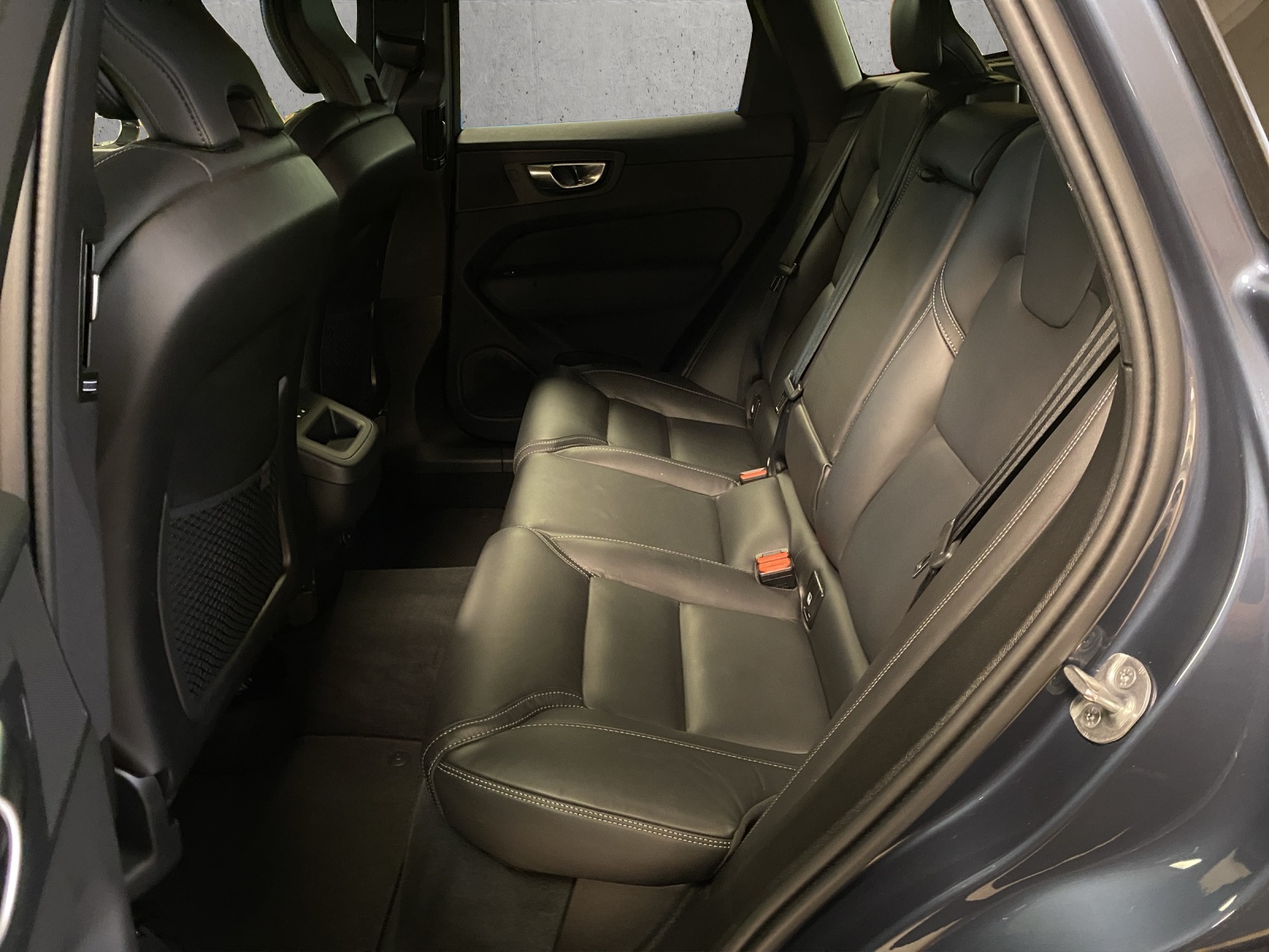 VOLVO XC60 B5 Benzin Mild Hybrid AWD Plus Dark Geartronic-image-12