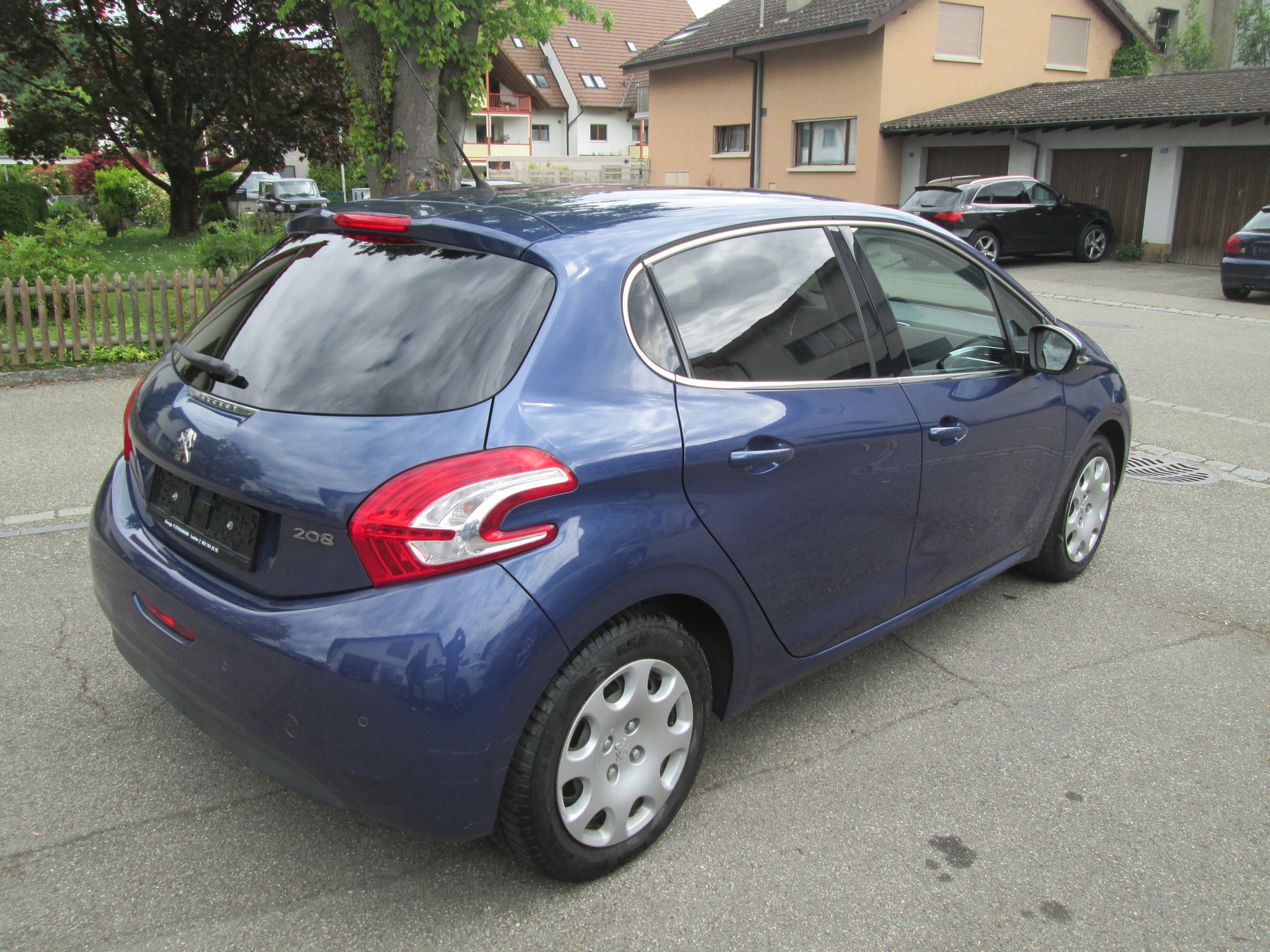 PEUGEOT 208 1.2 VTI Intuitive-image-4